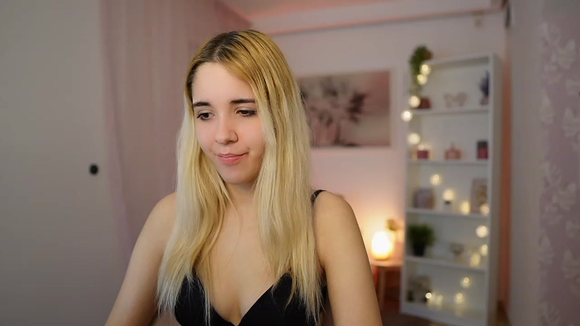 Gallery image thumbnail from Katie_Kush18's myfreecams stream on, 12/15/2023, 11:18 image 10 of 20