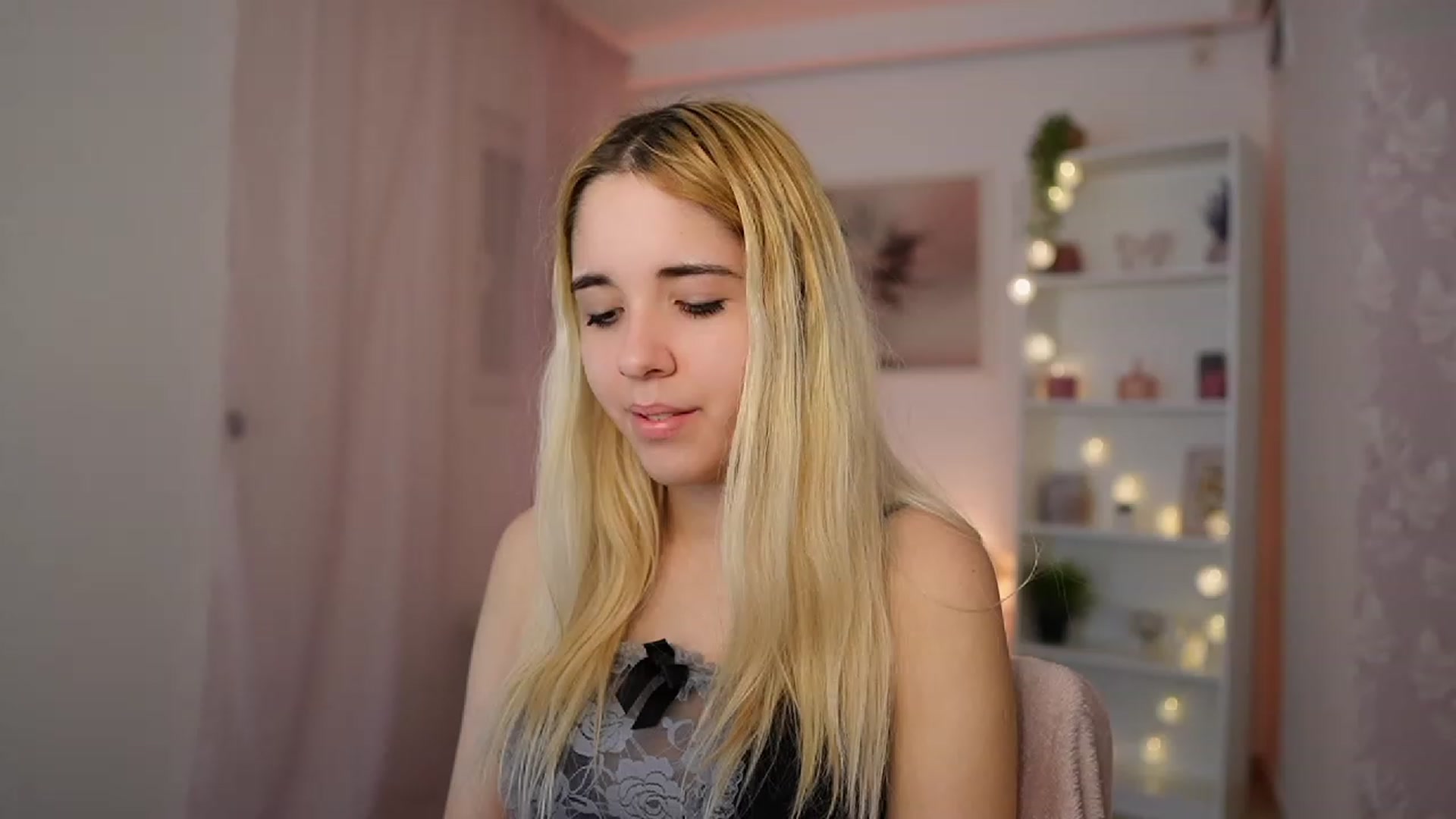 Gallery image thumbnail from Katie_Kush18's myfreecams stream on, 12/15/2023, 13:23 image 12 of 20