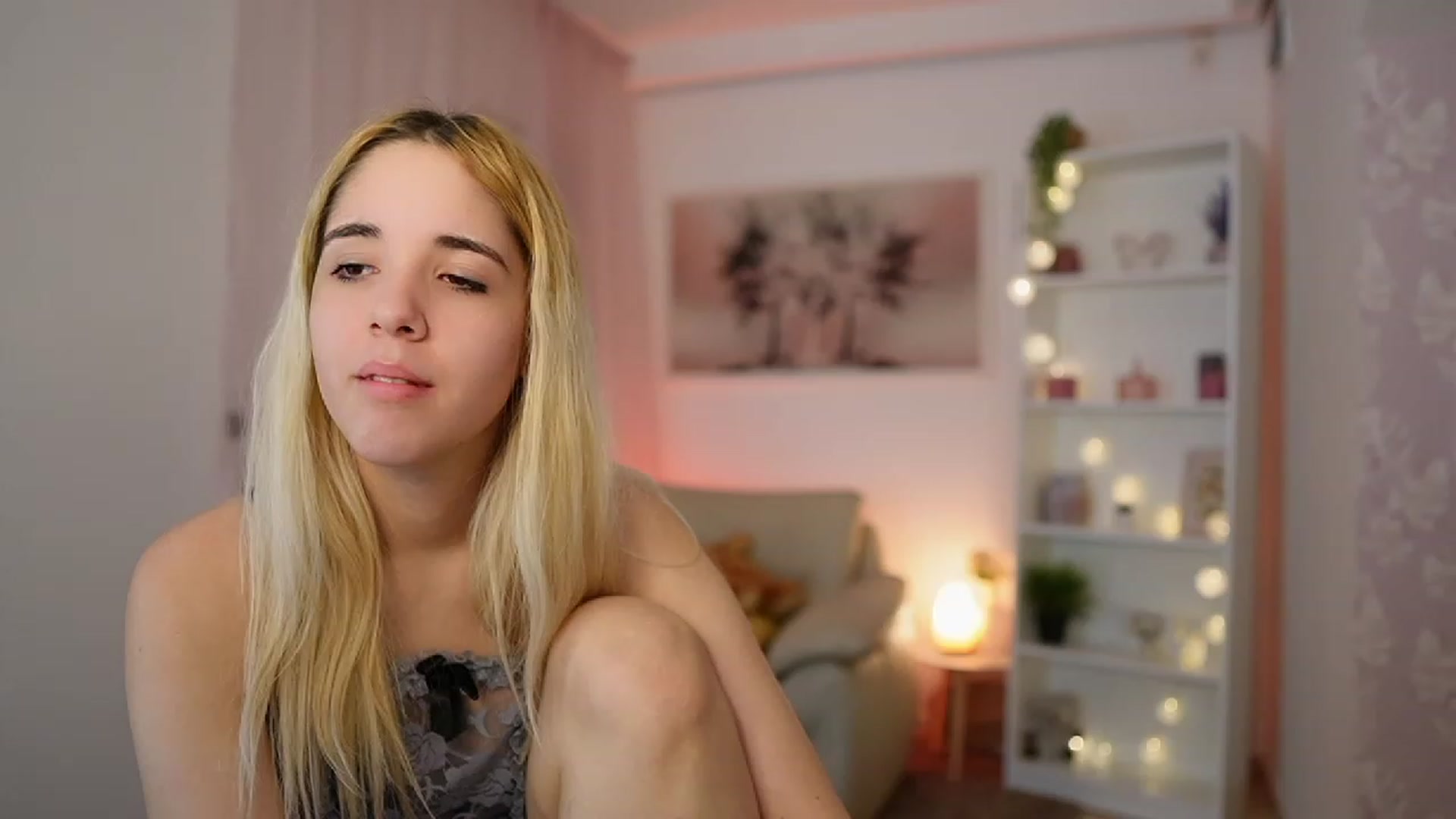 Gallery image thumbnail from Katie_Kush18's myfreecams stream on, 12/15/2023, 13:23 image 11 of 20
