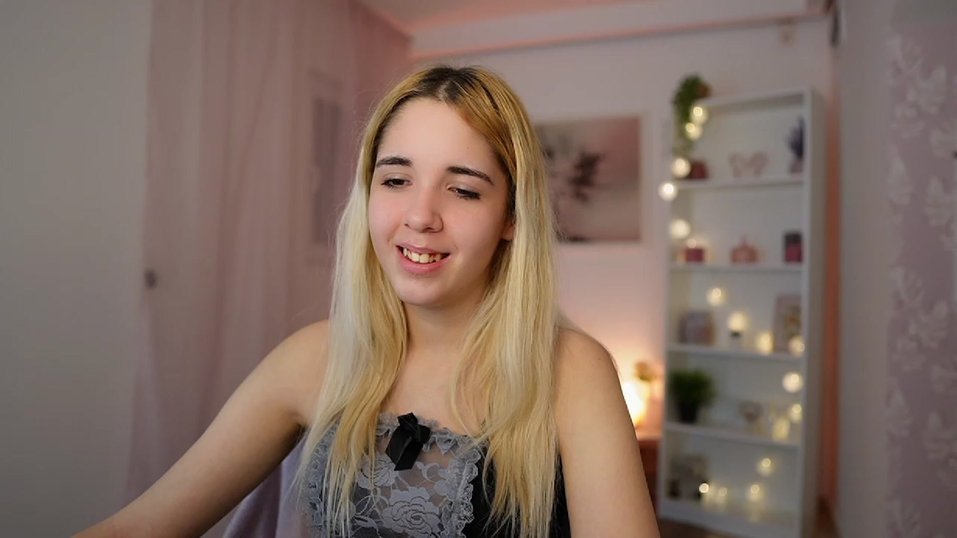 Gallery image thumbnail from Katie_Kush18's myfreecams stream on, 12/15/2023, 13:23 image 15 of 20