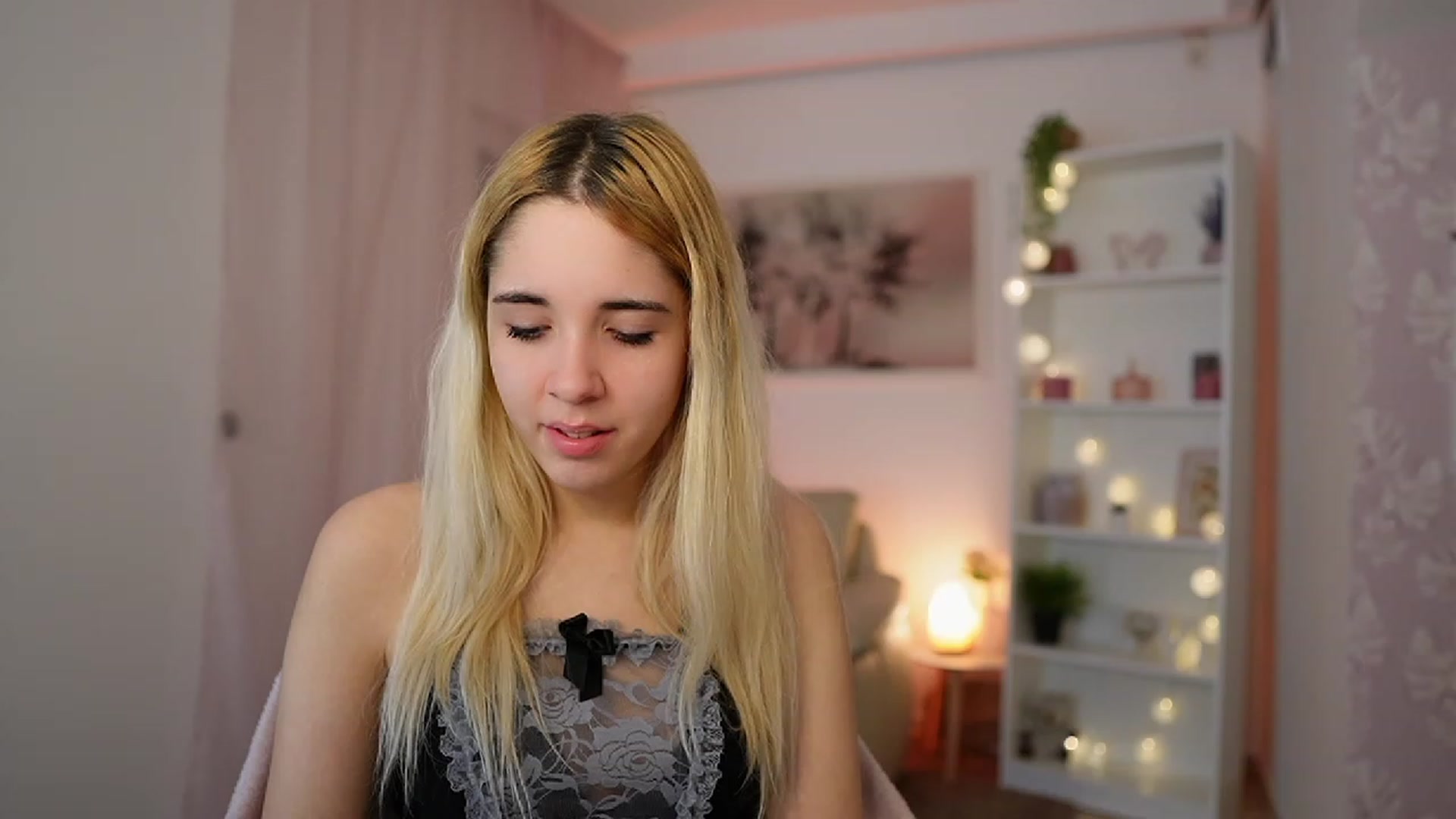 Gallery image thumbnail from Katie_Kush18's myfreecams stream on, 12/15/2023, 13:23 image 14 of 20