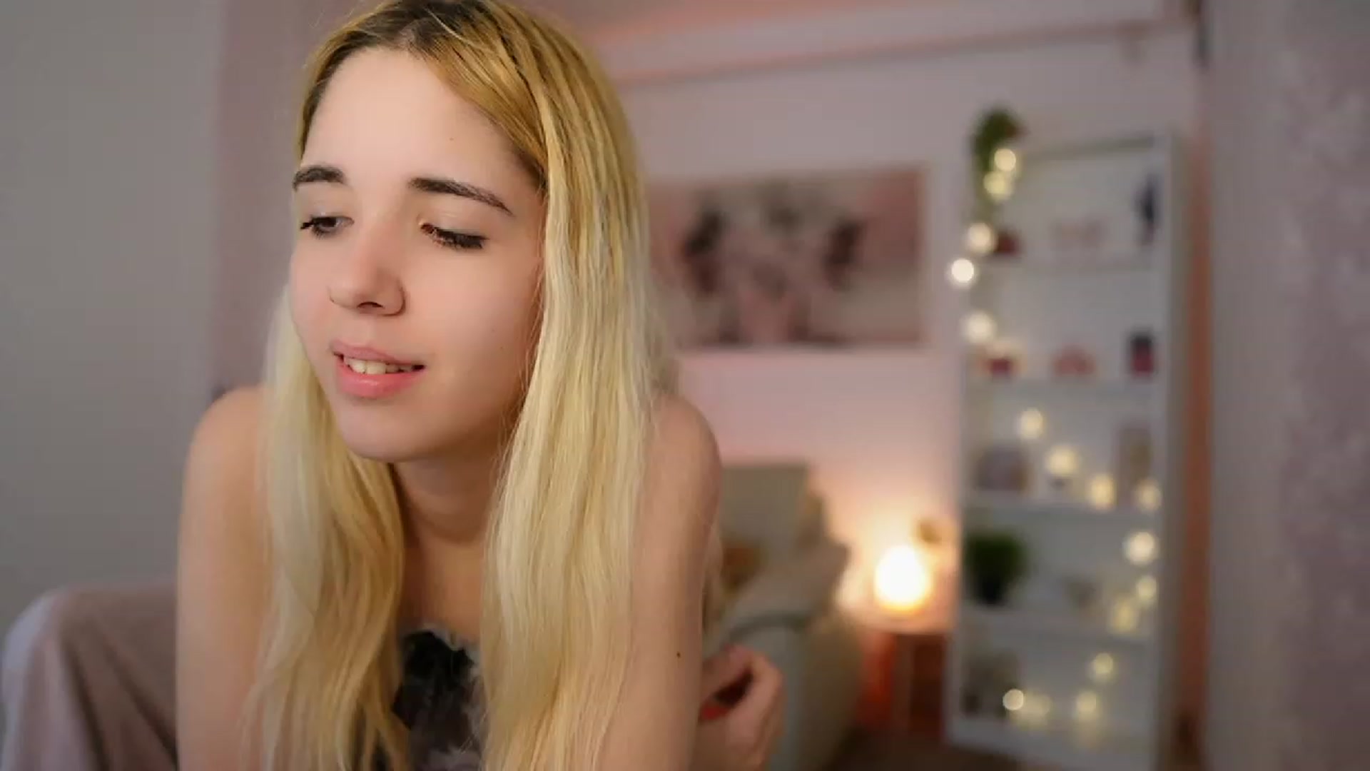 Gallery image thumbnail from Katie_Kush18's myfreecams stream on, 12/15/2023, 13:23 image 8 of 20