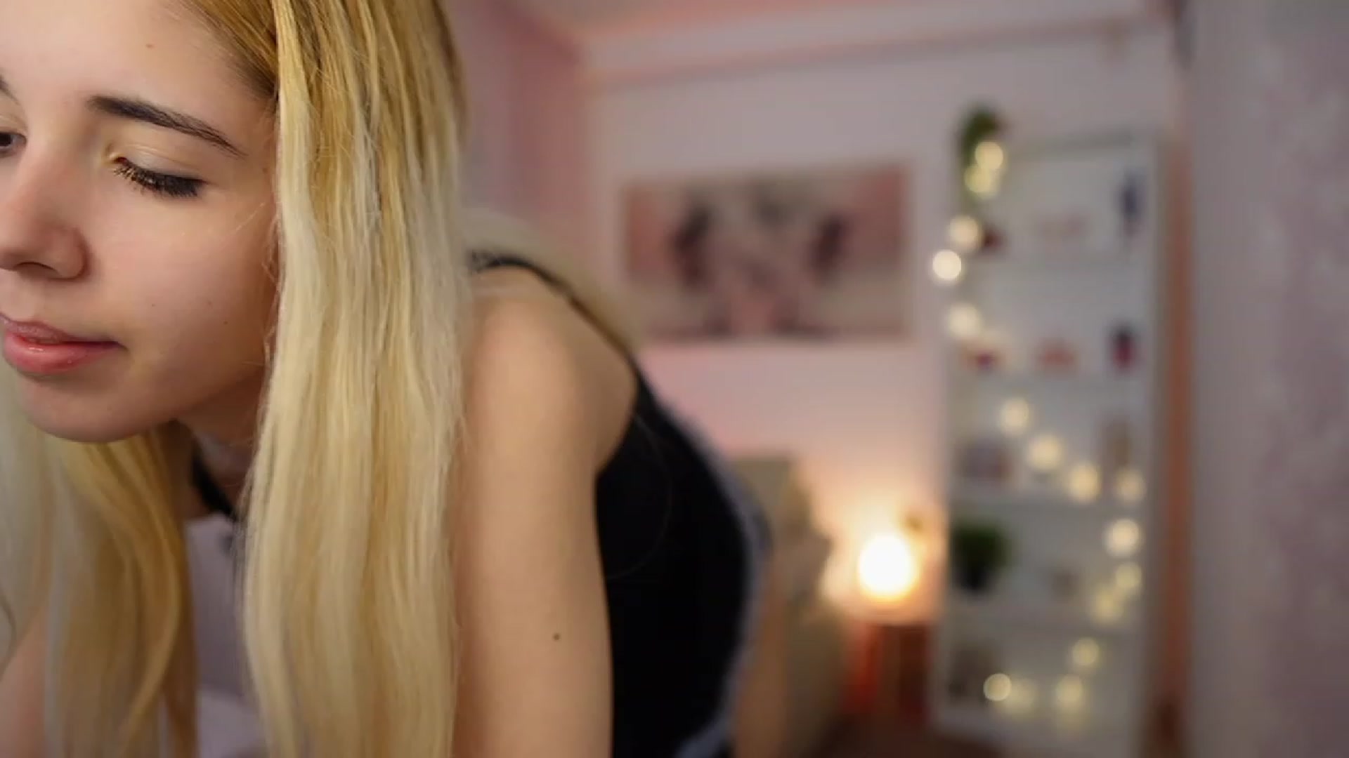 Gallery image thumbnail from Katie_Kush18's myfreecams stream on, 12/15/2023, 13:23 image 7 of 20