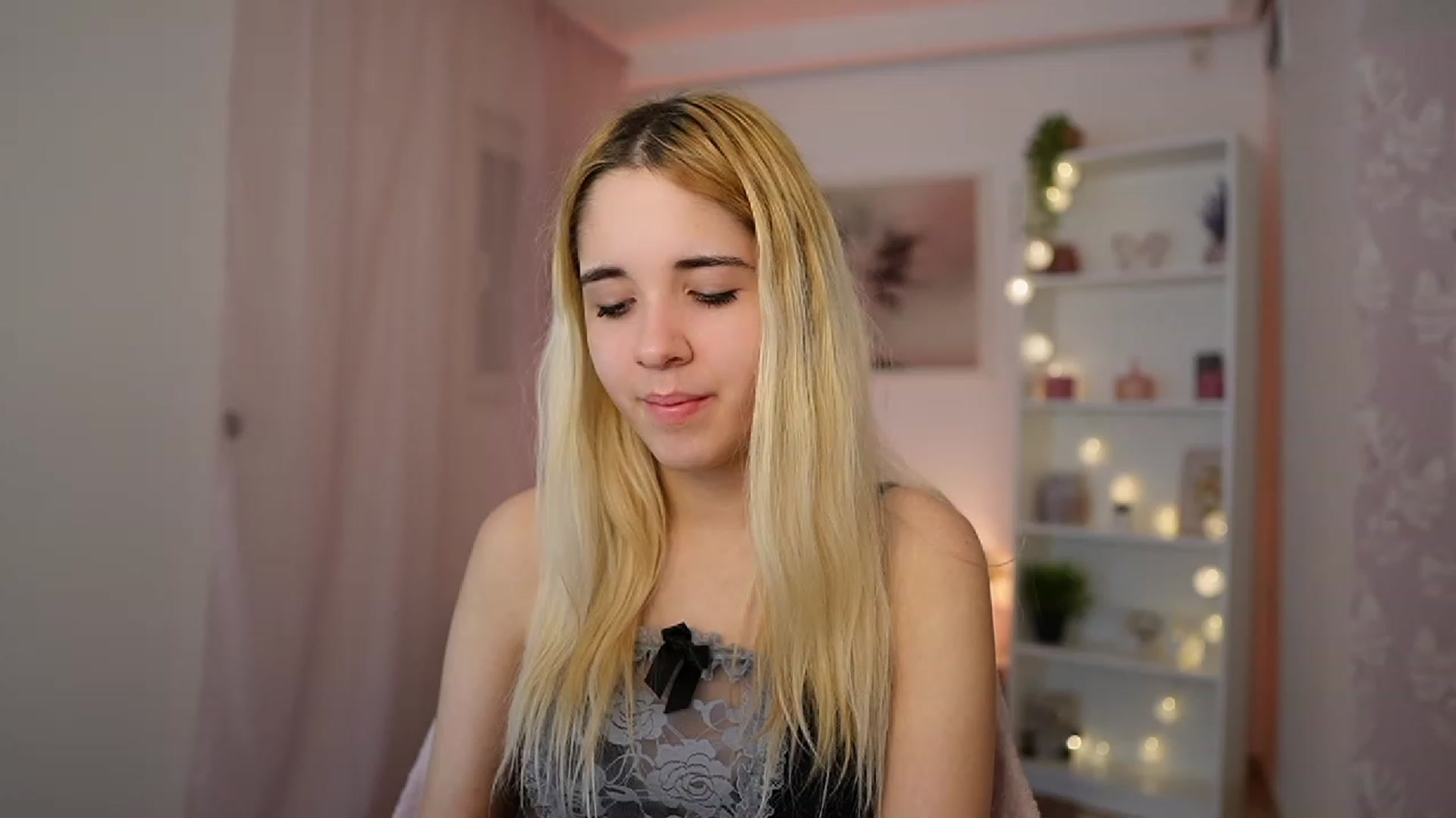 Gallery image thumbnail from Katie_Kush18's myfreecams stream on, 12/15/2023, 13:23 image 13 of 20