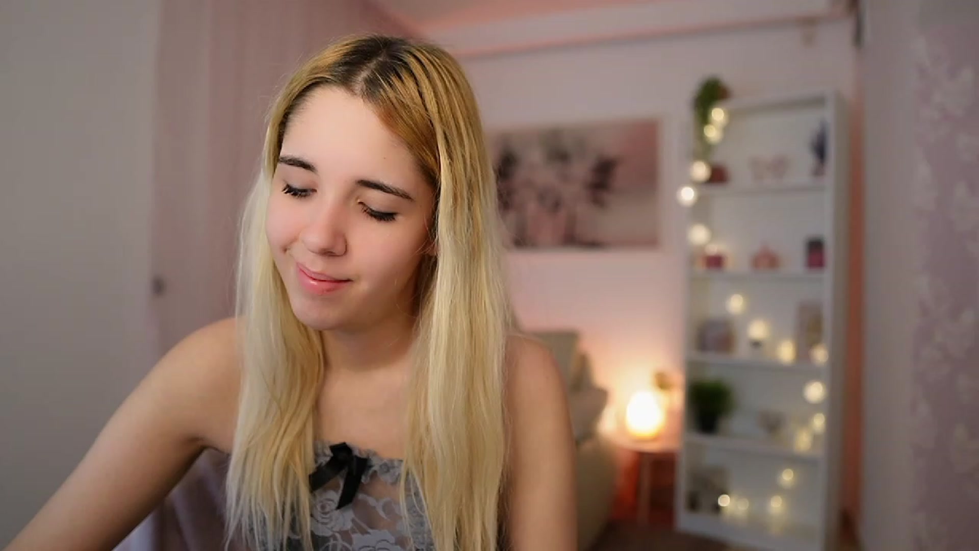 Gallery image thumbnail from Katie_Kush18's myfreecams stream on, 12/15/2023, 13:23 image 9 of 20