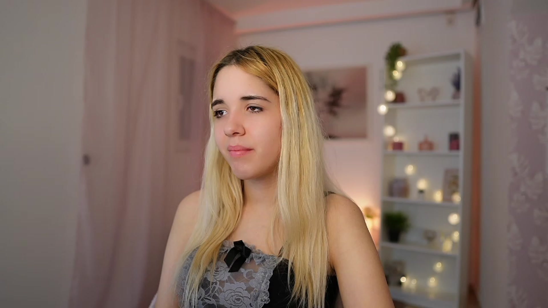 Gallery image thumbnail from Katie_Kush18's myfreecams stream on, 12/15/2023, 13:23 image 16 of 20