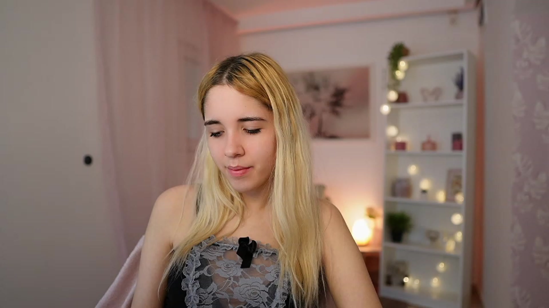Gallery image thumbnail from Katie_Kush18's myfreecams stream on, 12/15/2023, 13:23 image 1 of 20
