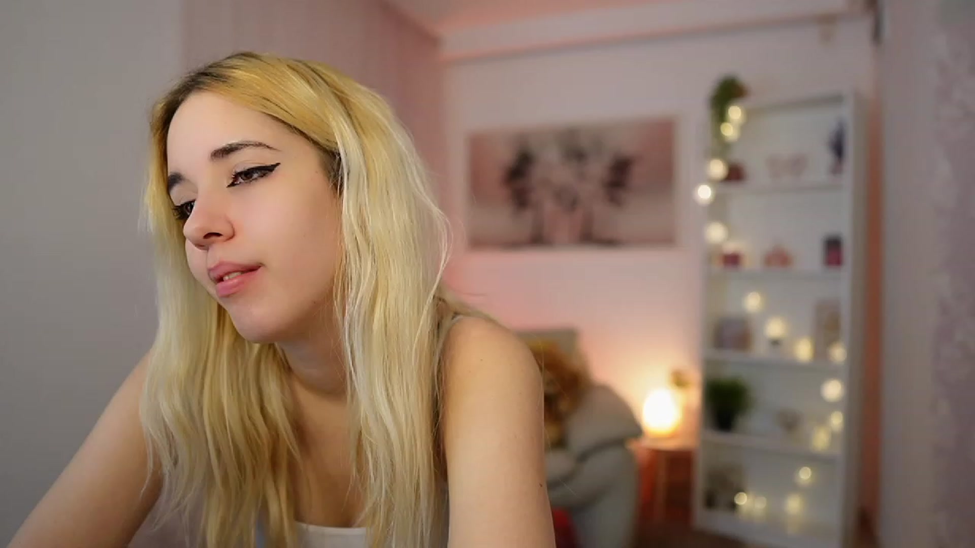 Gallery image thumbnail from Katie_Kush18's myfreecams stream on, 12/18/2023, 10:53 image 3 of 20