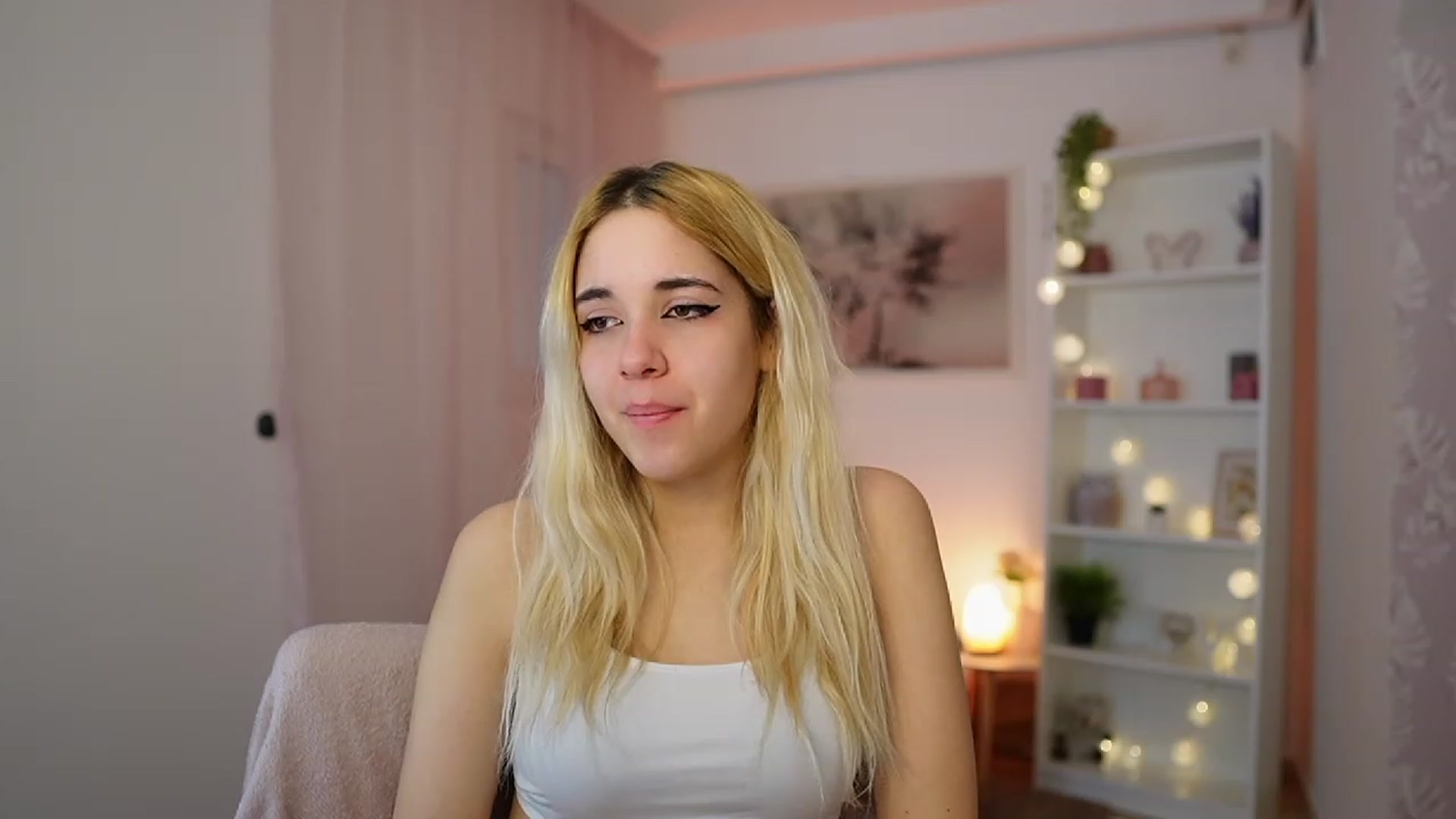 Gallery image thumbnail from Katie_Kush18's myfreecams stream on, 12/18/2023, 10:53 image 7 of 20