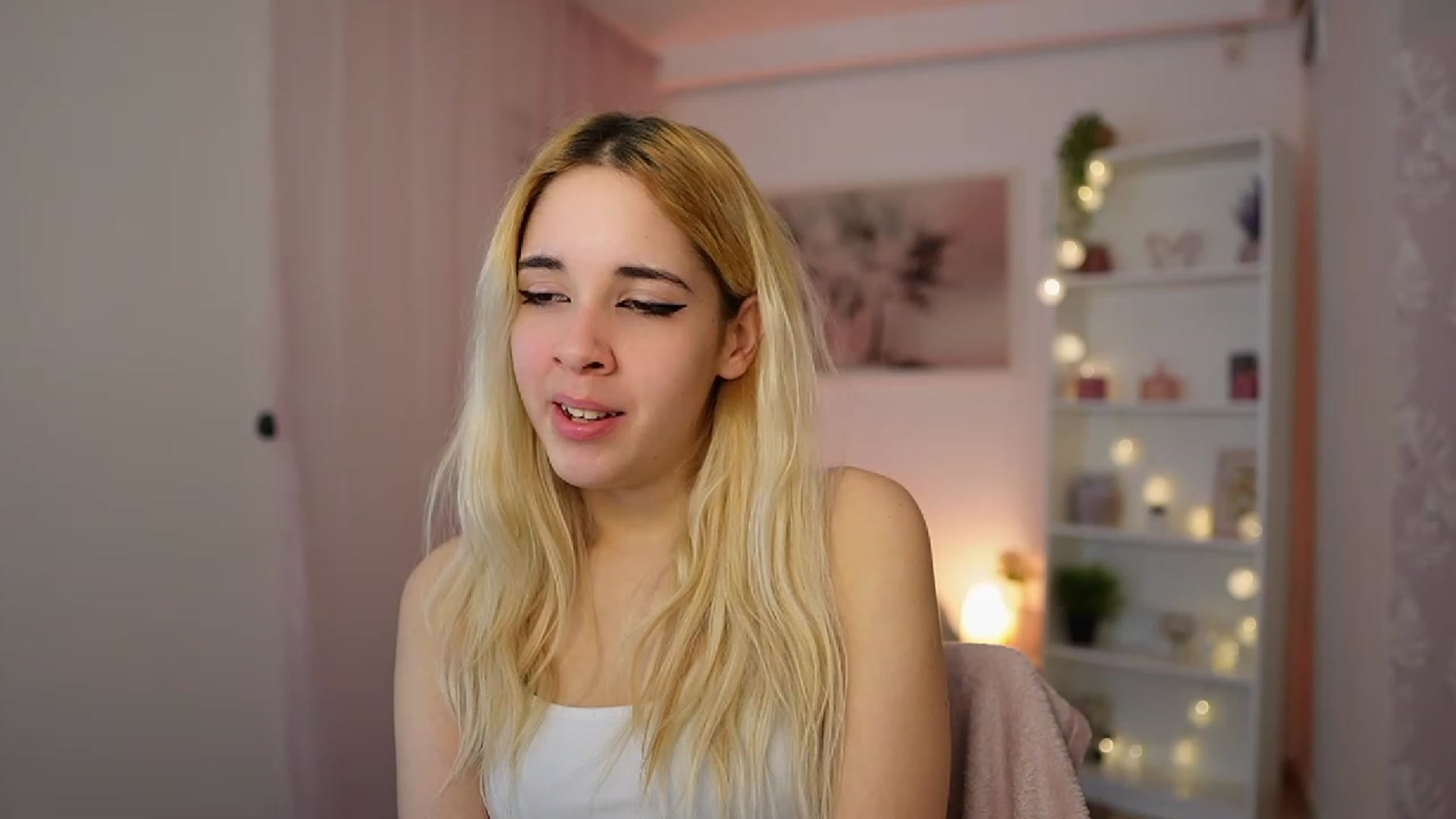 Gallery image thumbnail from Katie_Kush18's myfreecams stream on, 12/18/2023, 10:53 image 14 of 20