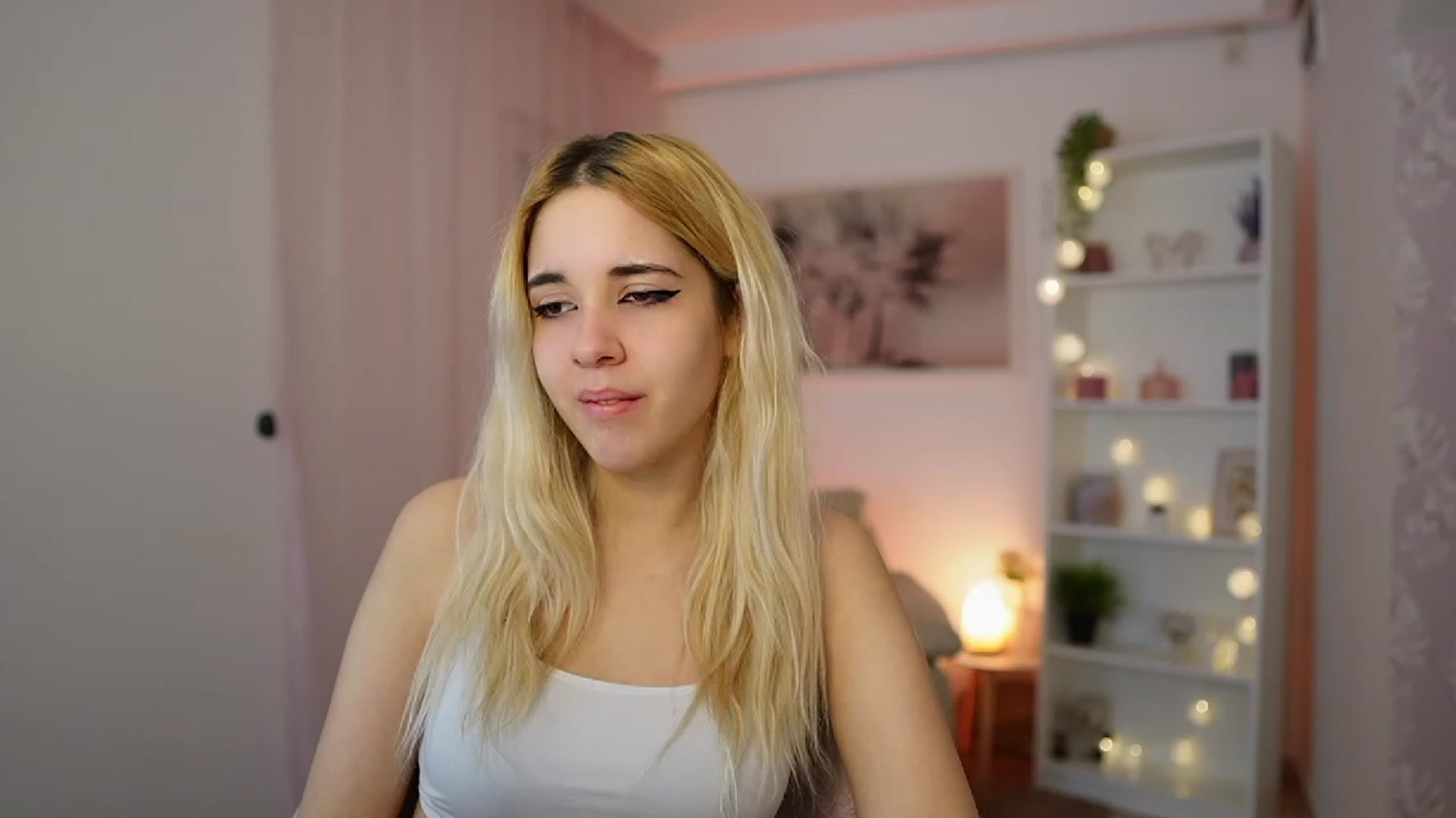 Gallery image thumbnail from Katie_Kush18's myfreecams stream on, 12/18/2023, 10:53 image 5 of 20