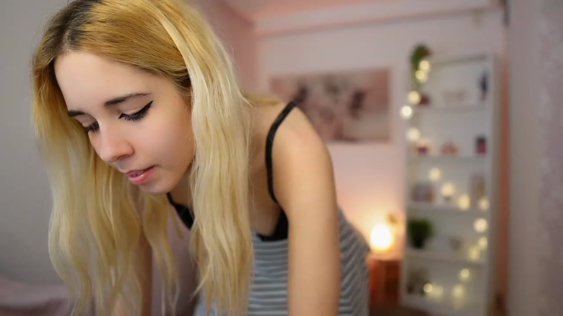 Gallery image thumbnail from Katie_Kush18's myfreecams stream on, 12/18/2023, 10:53 image 18 of 20