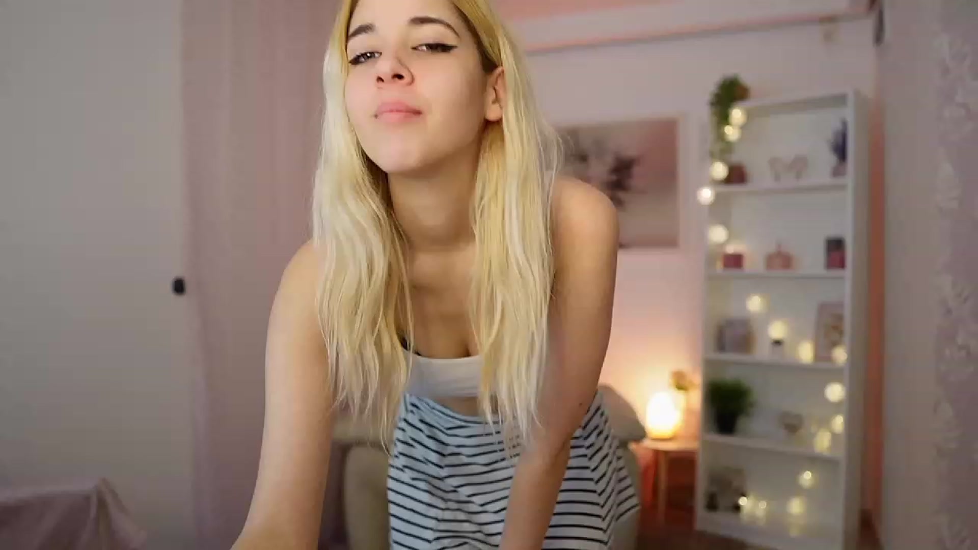 Gallery image thumbnail from Katie_Kush18's myfreecams stream on, 12/18/2023, 10:53 image 9 of 20