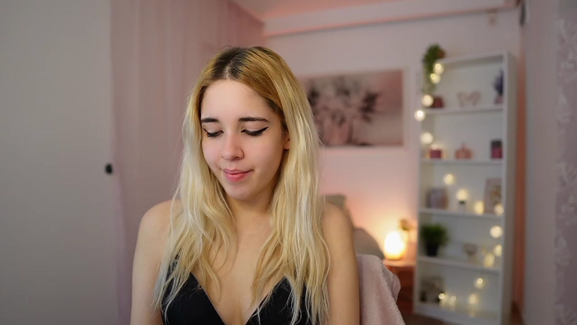 Gallery image thumbnail from Katie_Kush18's myfreecams stream on, 12/18/2023, 11:46 image 20 of 20