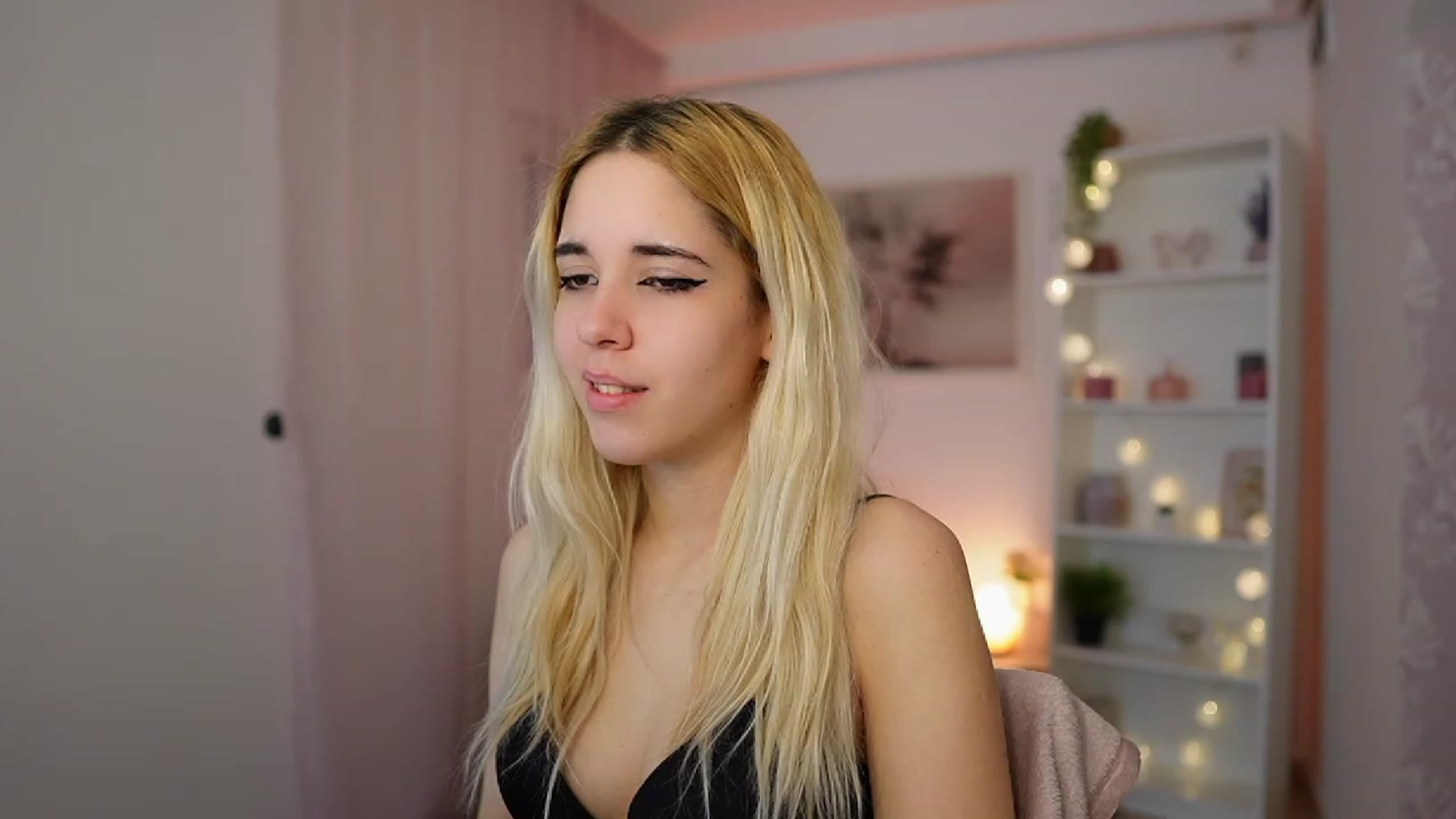 Gallery image thumbnail from Katie_Kush18's myfreecams stream on, 12/18/2023, 11:46 image 9 of 20