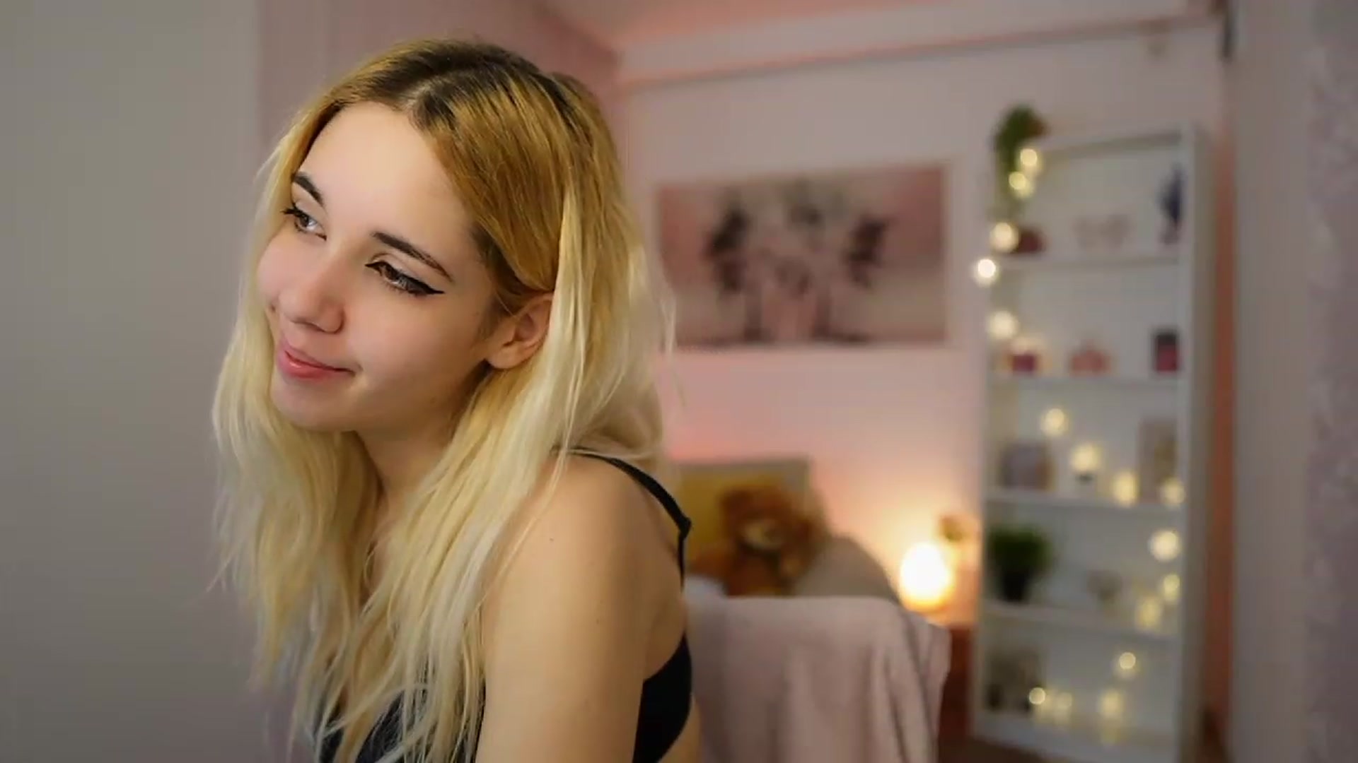 Gallery image thumbnail from Katie_Kush18's myfreecams stream on, 12/18/2023, 12:38 image 9 of 20