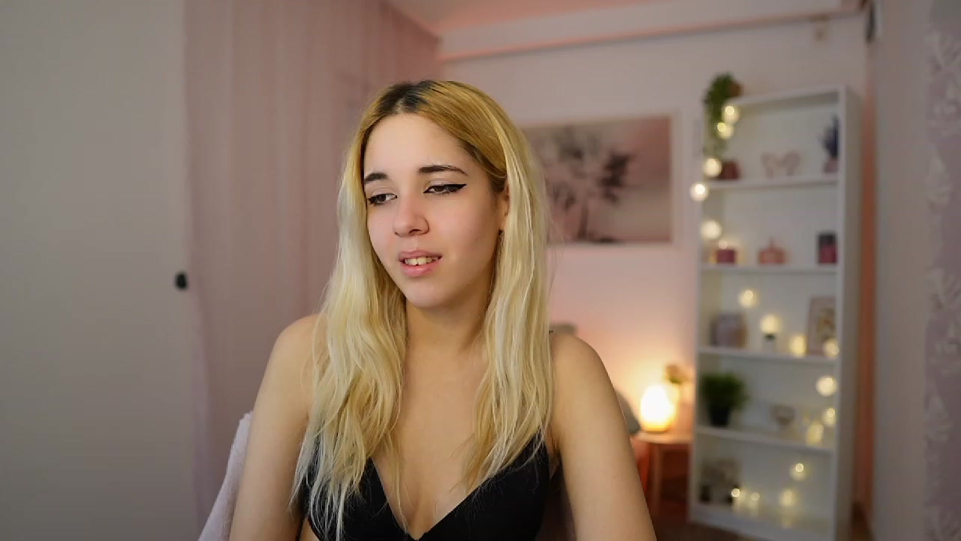 Gallery image thumbnail from Katie_Kush18's myfreecams stream on, 12/18/2023, 12:38 image 2 of 20