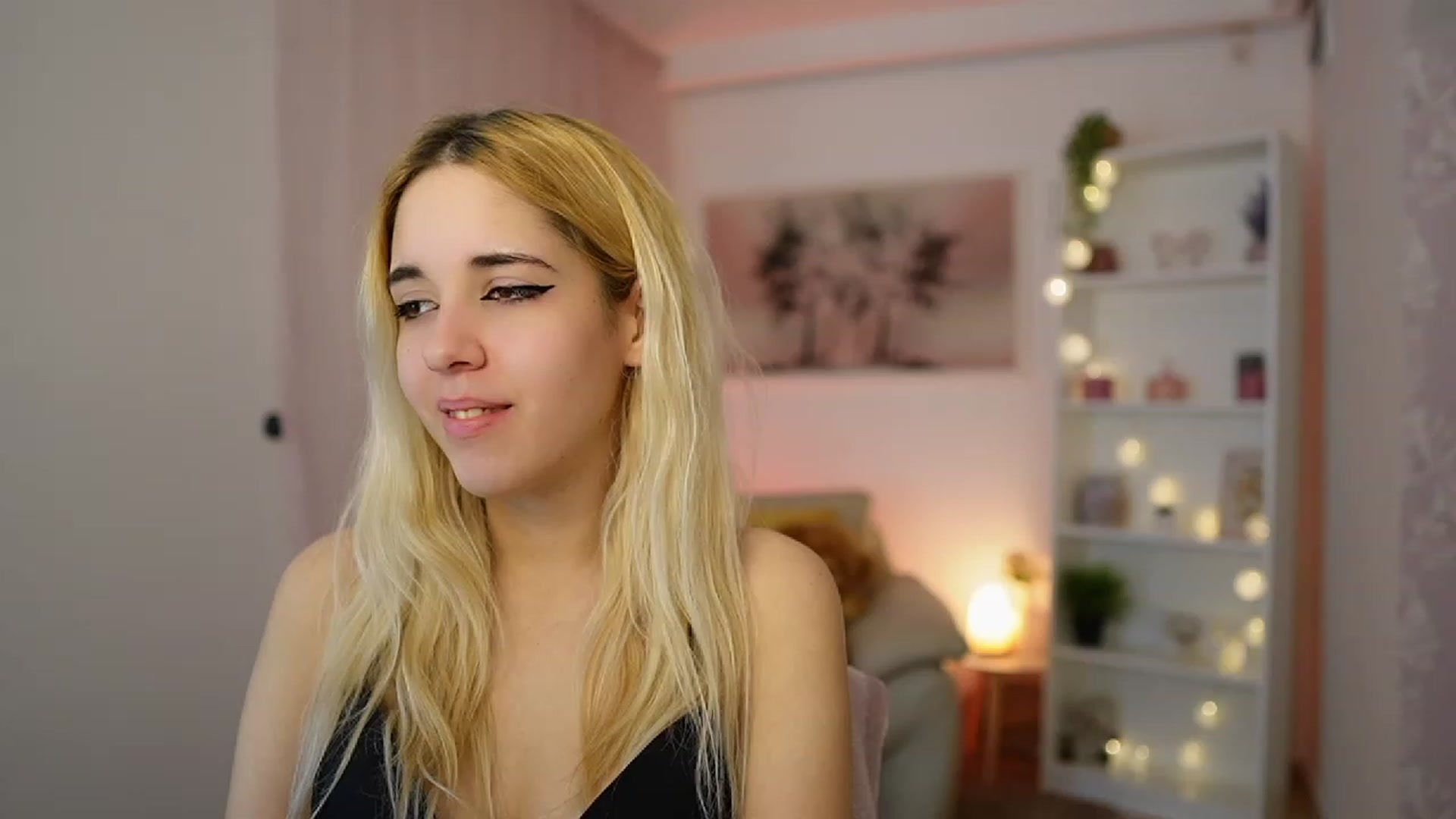 Gallery image thumbnail from Katie_Kush18's myfreecams stream on, 12/18/2023, 12:38 image 8 of 20