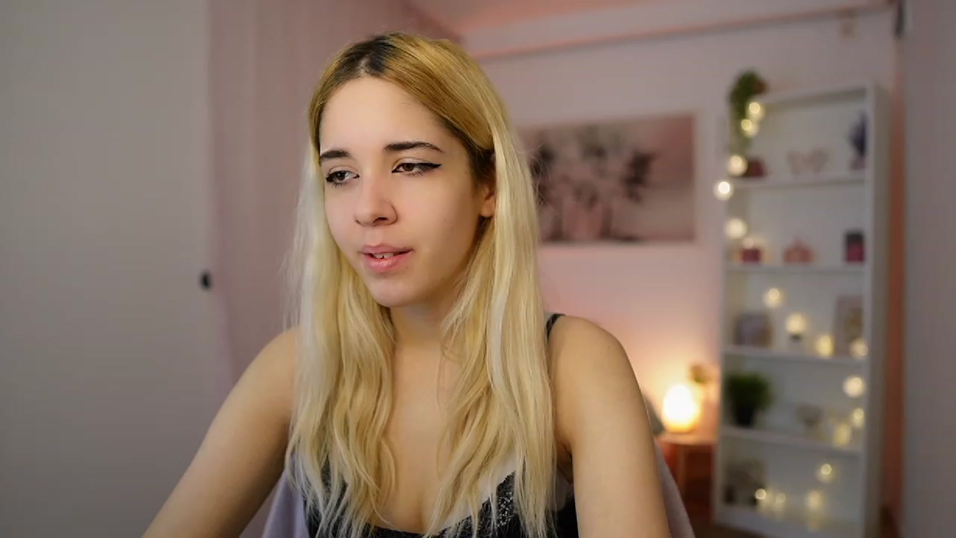 Gallery image thumbnail from Katie_Kush18's myfreecams stream on, 12/20/2023, 10:44 image 6 of 20