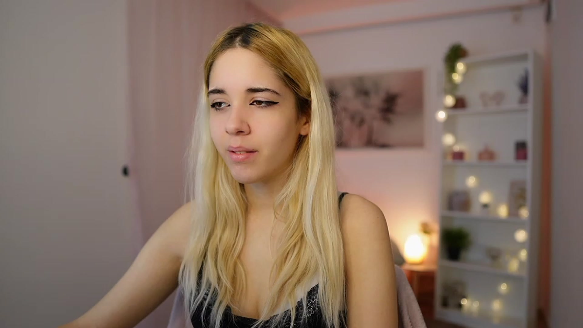Gallery image thumbnail from Katie_Kush18's myfreecams stream on, 12/20/2023, 10:44 image 8 of 20