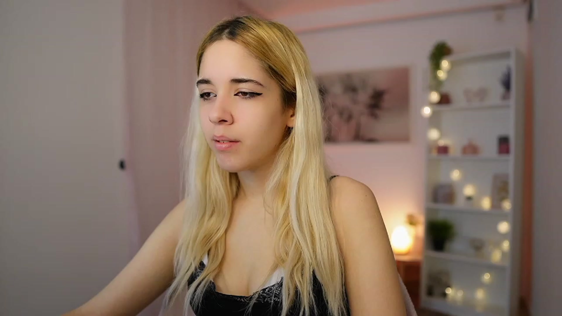 Gallery image thumbnail from Katie_Kush18's myfreecams stream on, 12/20/2023, 10:44 image 9 of 20