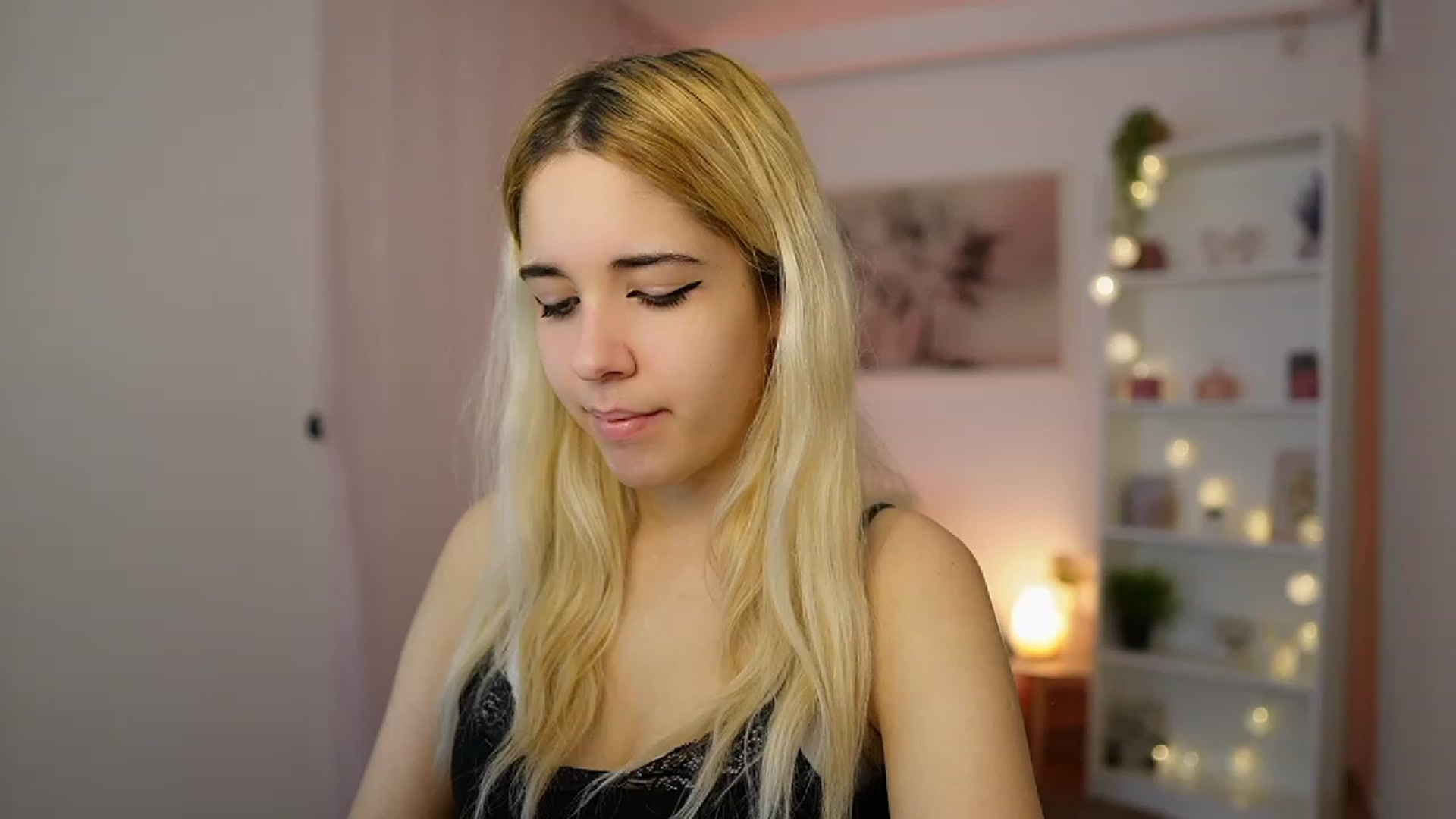 Gallery image thumbnail from Katie_Kush18's myfreecams stream on, 12/20/2023, 10:44 image 15 of 20