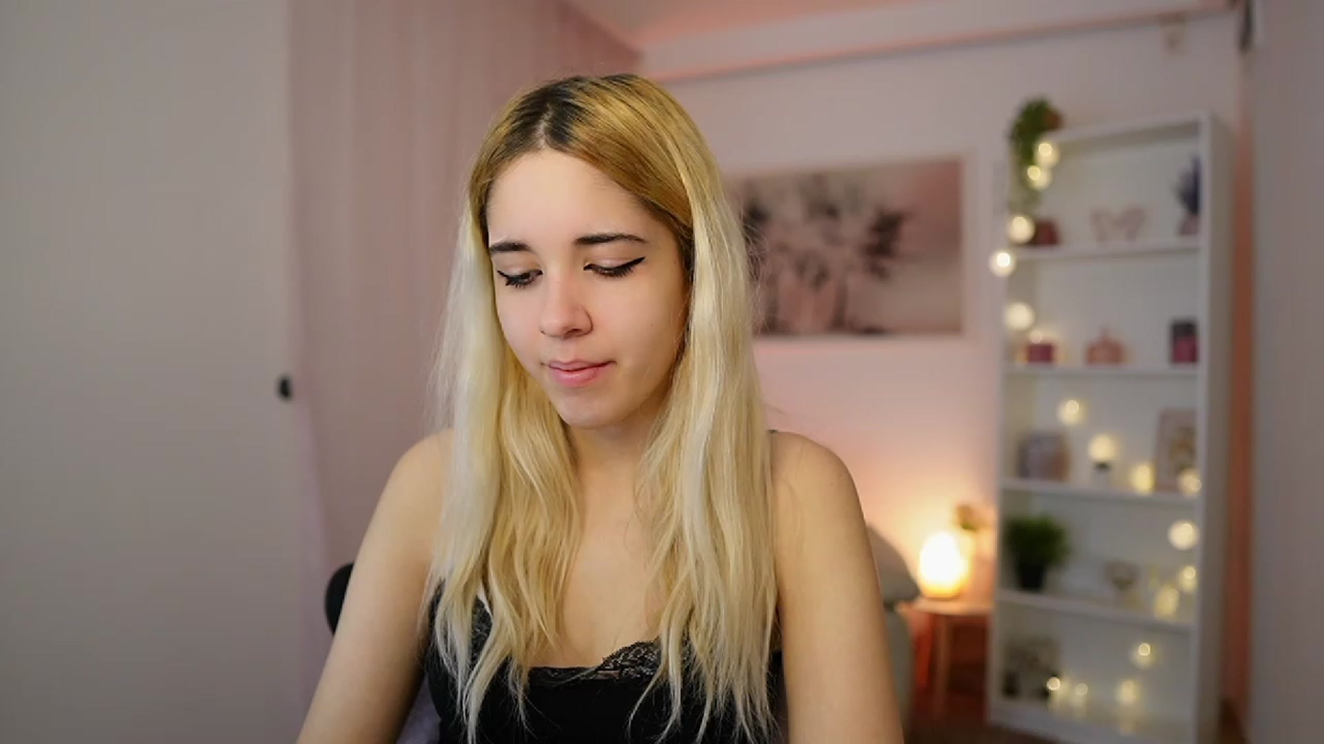 Gallery image thumbnail from Katie_Kush18's myfreecams stream on, 12/20/2023, 10:44 image 20 of 20