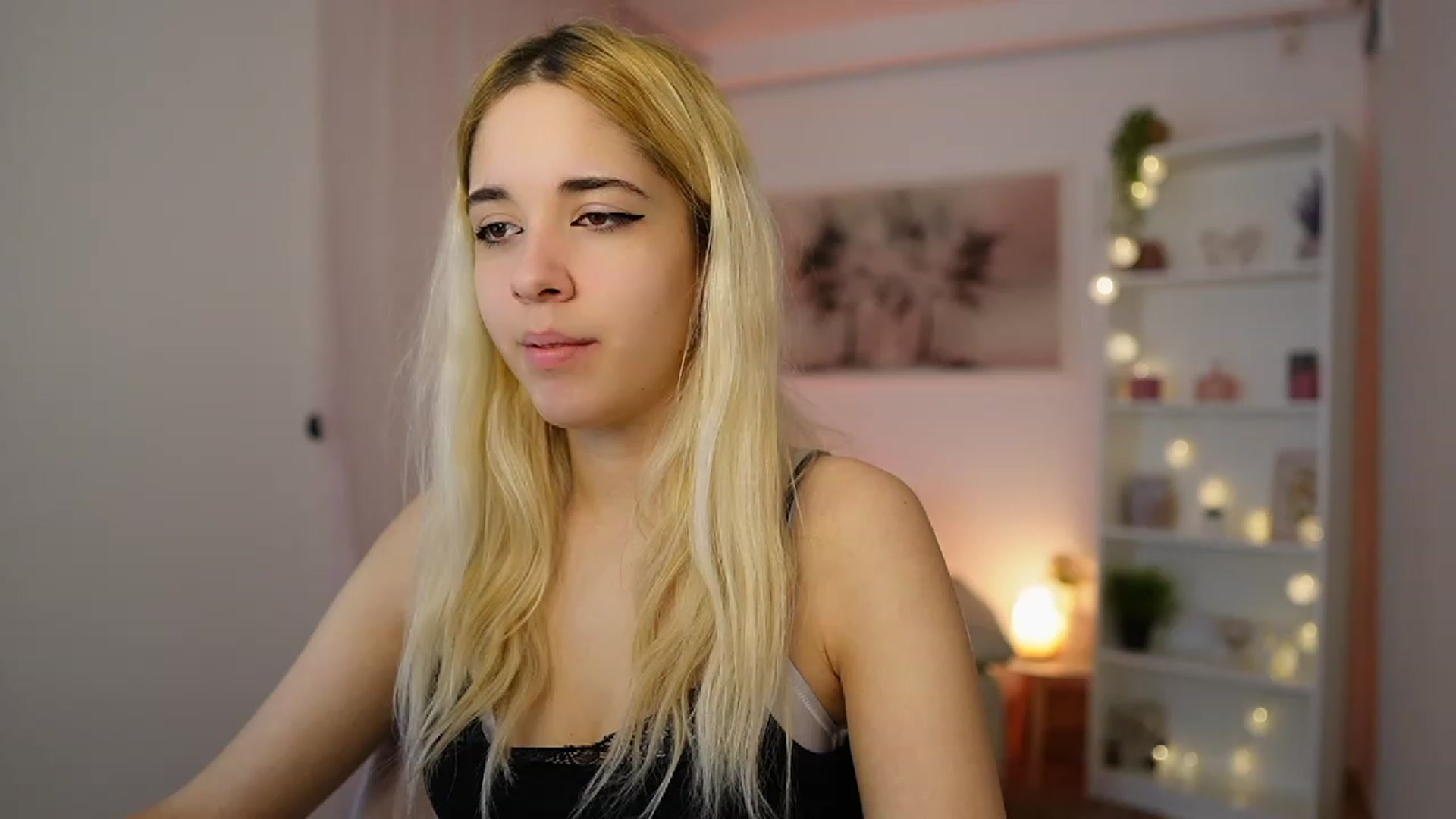 Gallery image thumbnail from Katie_Kush18's myfreecams stream on, 12/20/2023, 10:44 image 13 of 20