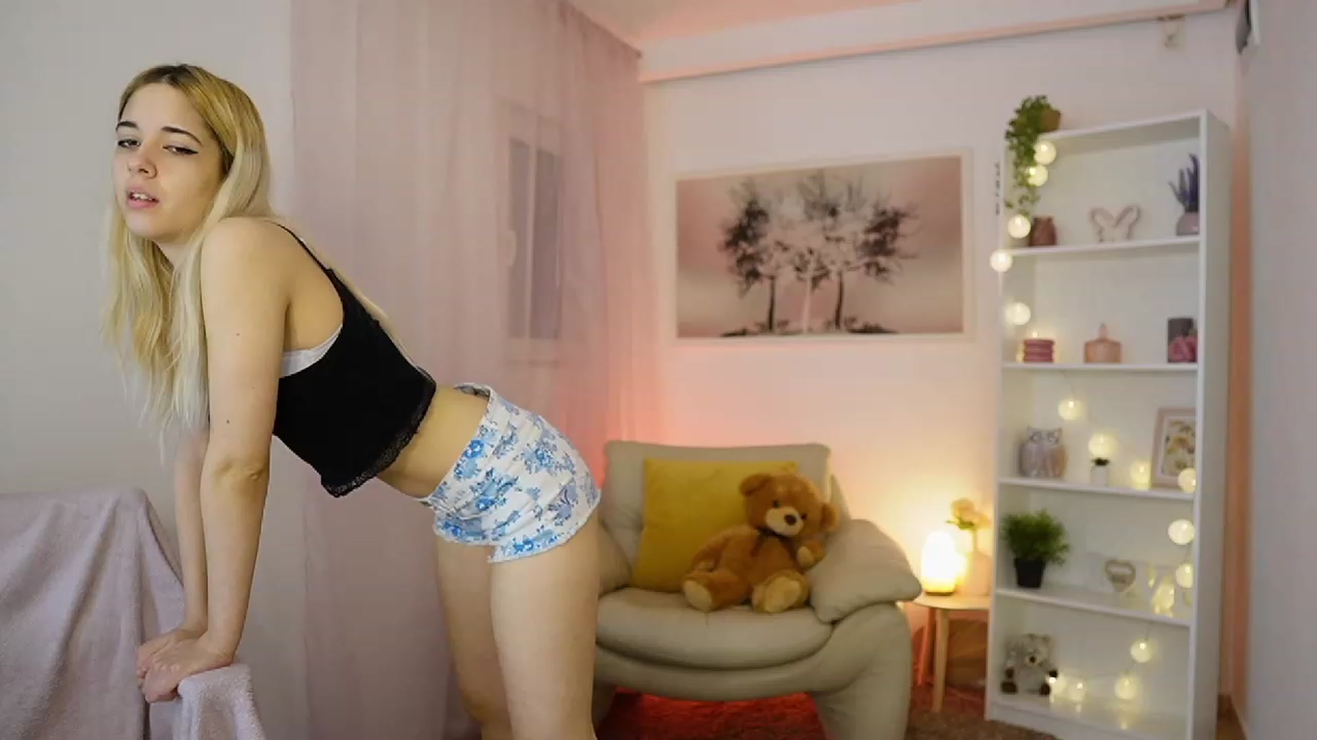 Gallery image thumbnail from Katie_Kush18's myfreecams stream on, 12/20/2023, 10:44 image 3 of 20