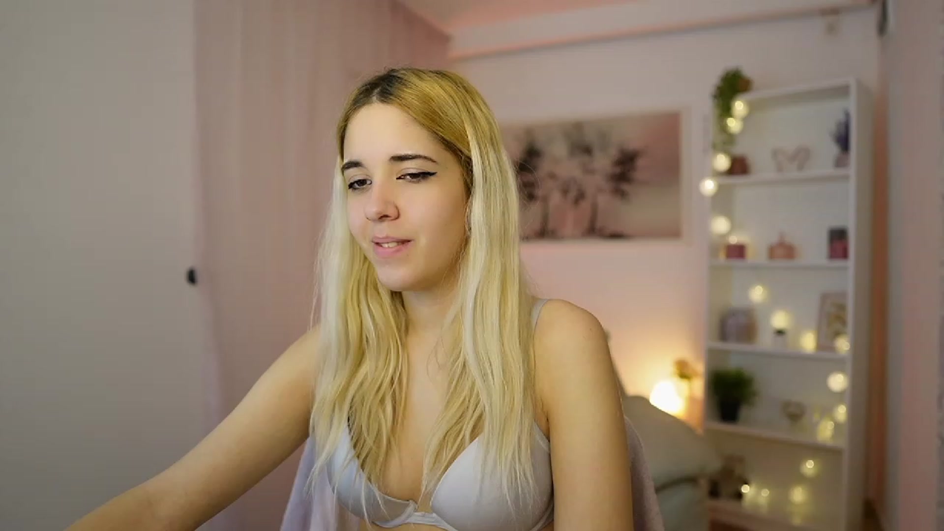 Gallery image thumbnail from Katie_Kush18's myfreecams stream on, 12/20/2023, 13:36 image 1 of 20