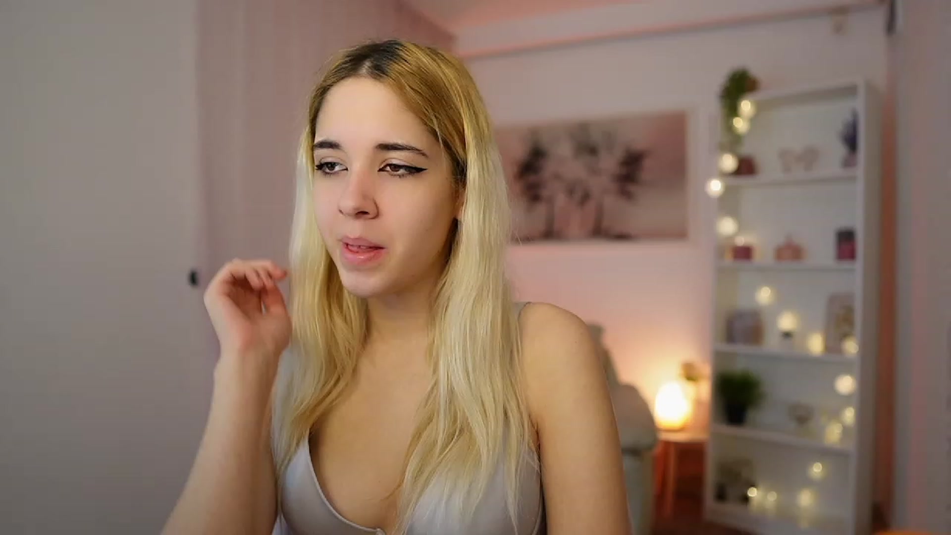 Gallery image thumbnail from Katie_Kush18's myfreecams stream on, 12/21/2023, 10:04 image 20 of 20