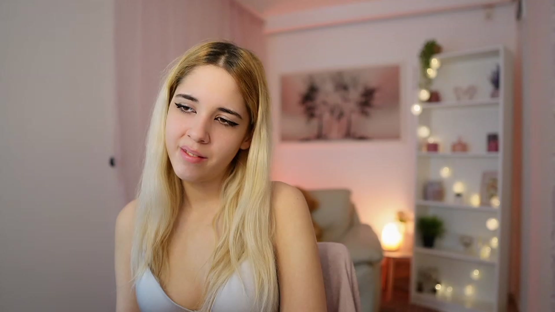 Gallery image thumbnail from Katie_Kush18's myfreecams stream on, 12/21/2023, 11:03 image 1 of 20
