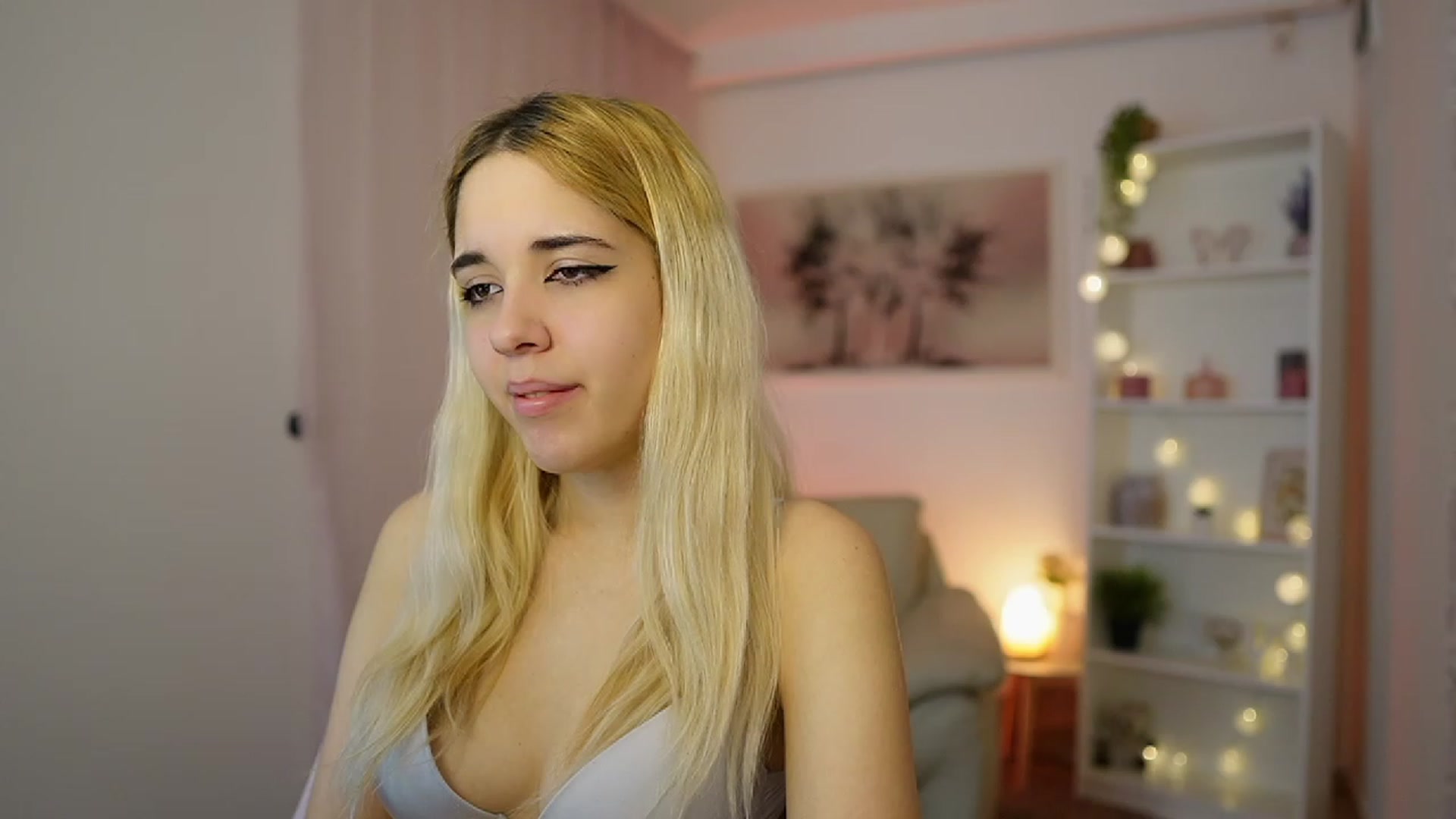 Gallery image thumbnail from Katie_Kush18's myfreecams stream on, 12/21/2023, 11:03 image 15 of 20