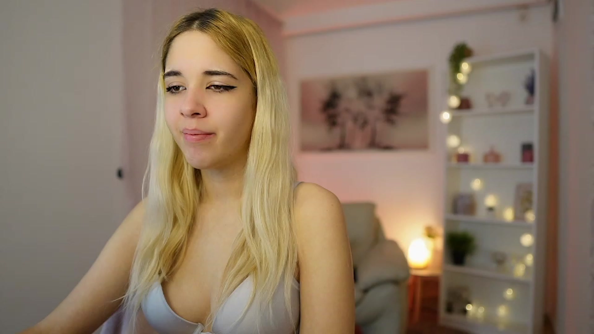 Gallery image thumbnail from Katie_Kush18's myfreecams stream on, 12/21/2023, 11:03 image 10 of 20