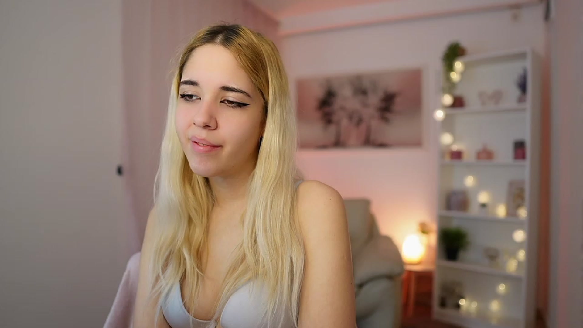 Gallery image thumbnail from Katie_Kush18's myfreecams stream on, 12/21/2023, 11:03 image 19 of 20