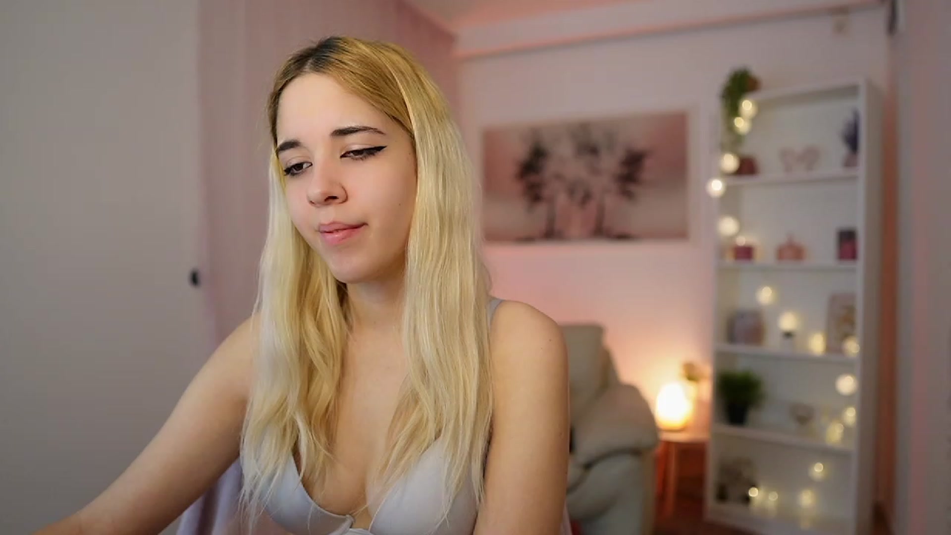Gallery image thumbnail from Katie_Kush18's myfreecams stream on, 12/21/2023, 11:03 image 20 of 20