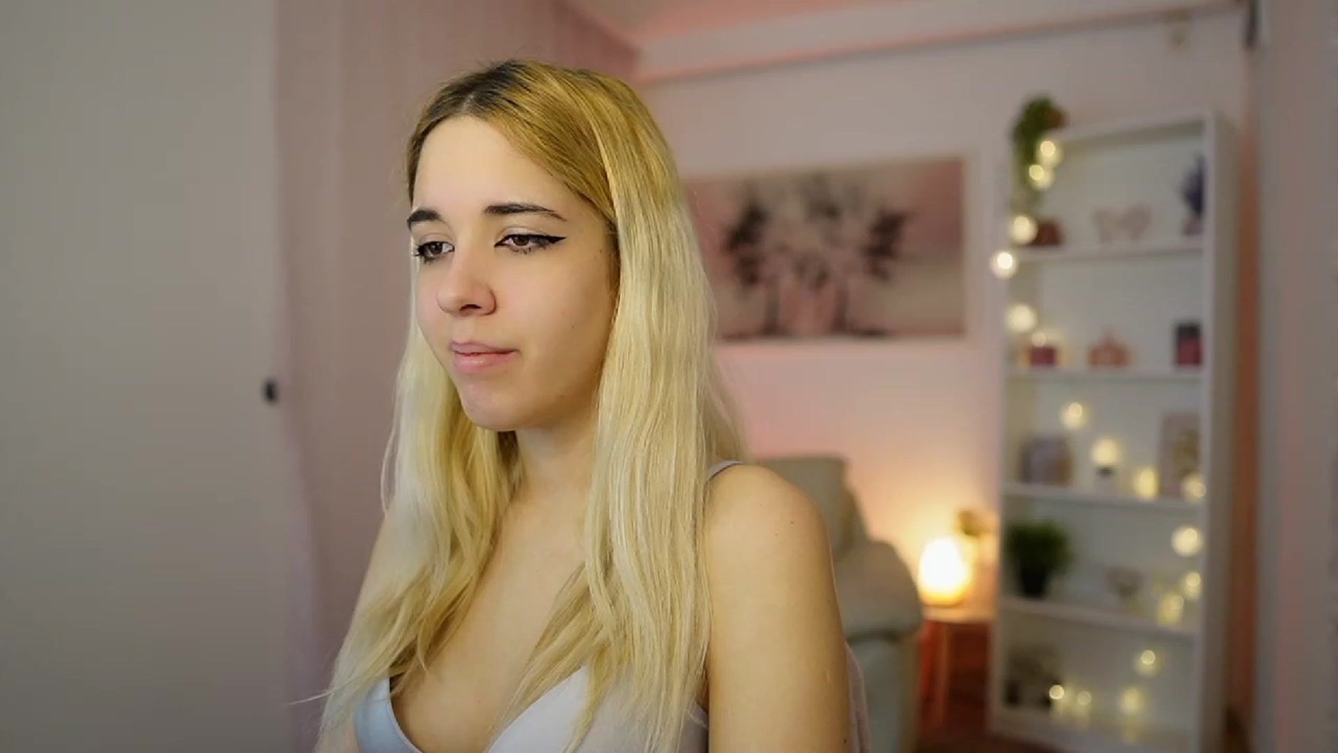 Gallery image thumbnail from Katie_Kush18's myfreecams stream on, 12/21/2023, 11:03 image 14 of 20