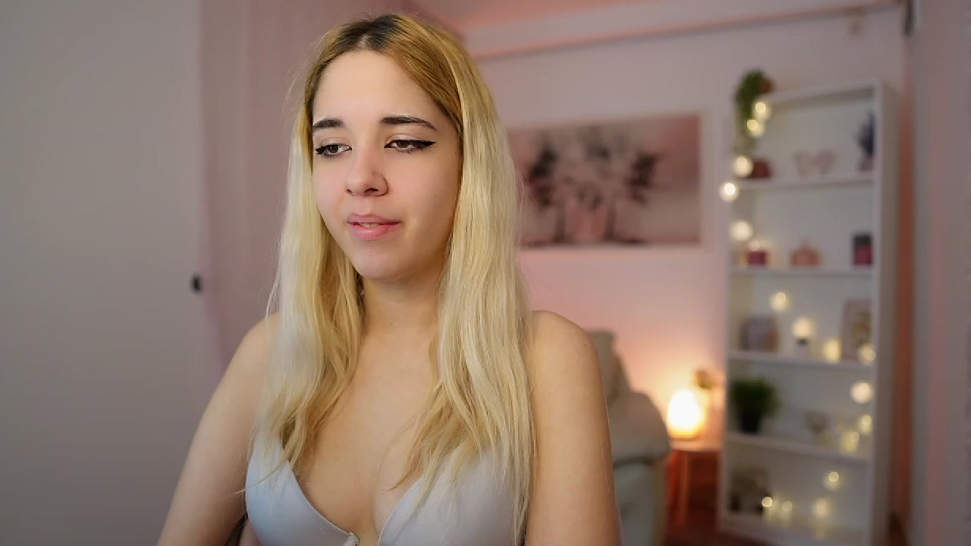 Gallery image thumbnail from Katie_Kush18's myfreecams stream on, 12/21/2023, 11:03 image 2 of 20