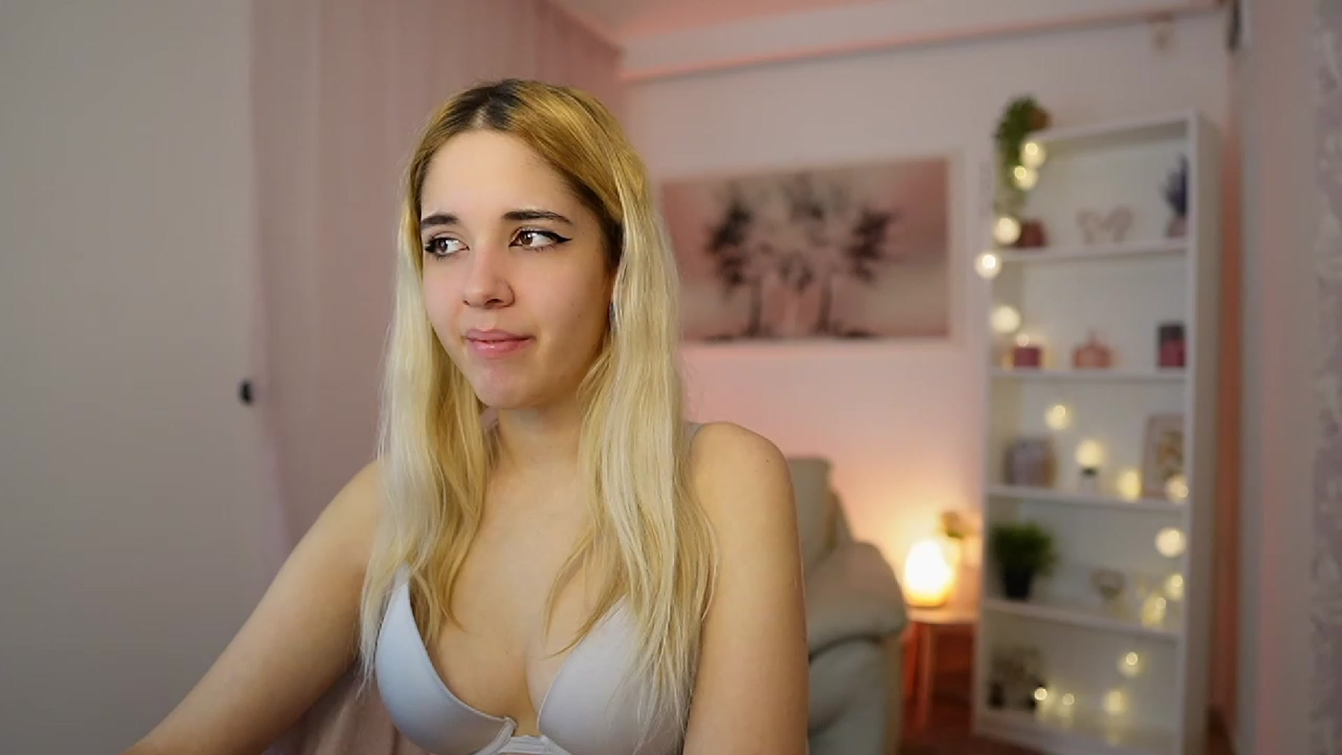 Gallery image thumbnail from Katie_Kush18's myfreecams stream on, 12/21/2023, 12:32 image 10 of 20