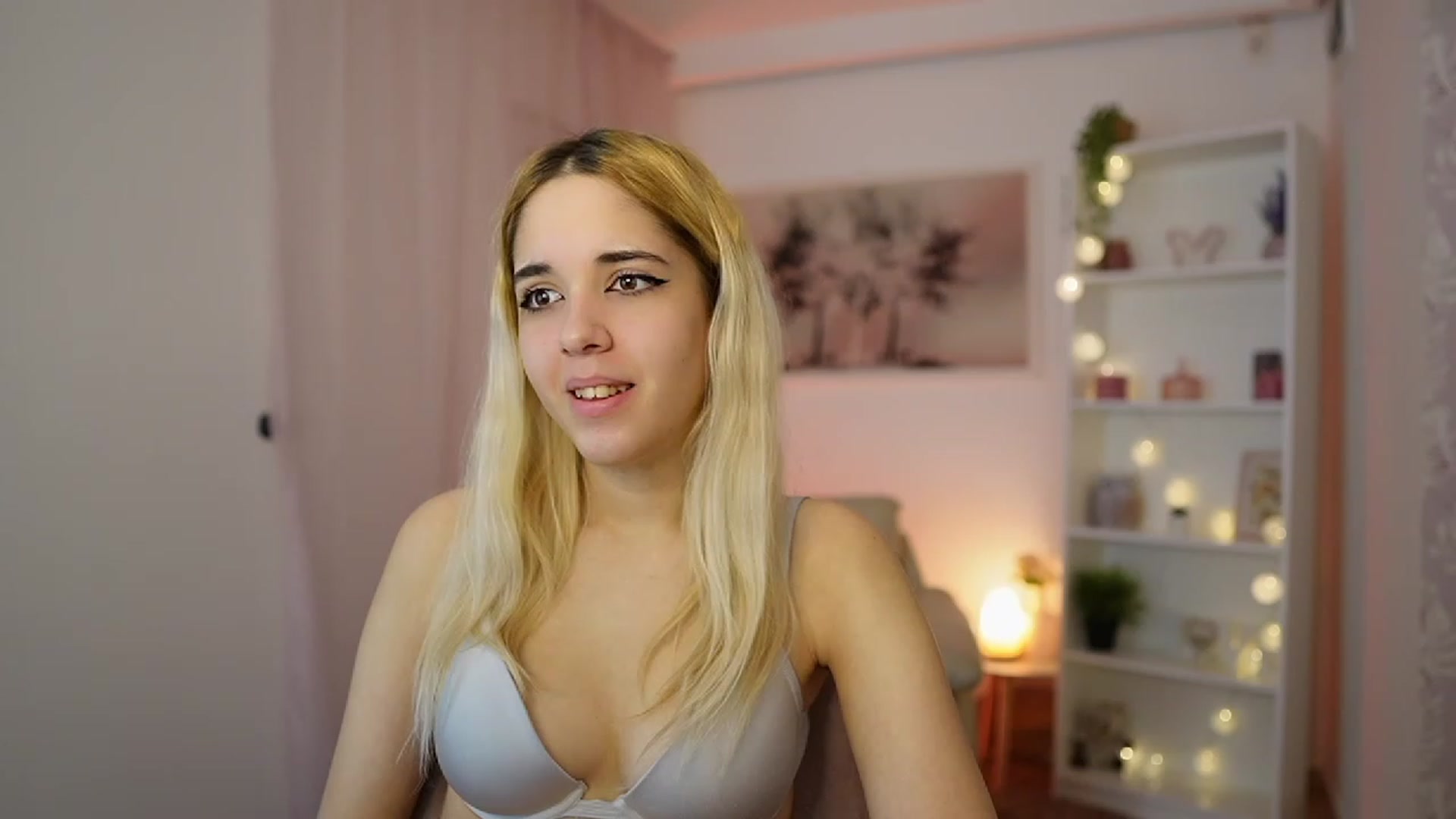 Gallery image thumbnail from Katie_Kush18's myfreecams stream on, 12/21/2023, 12:32 image 11 of 20
