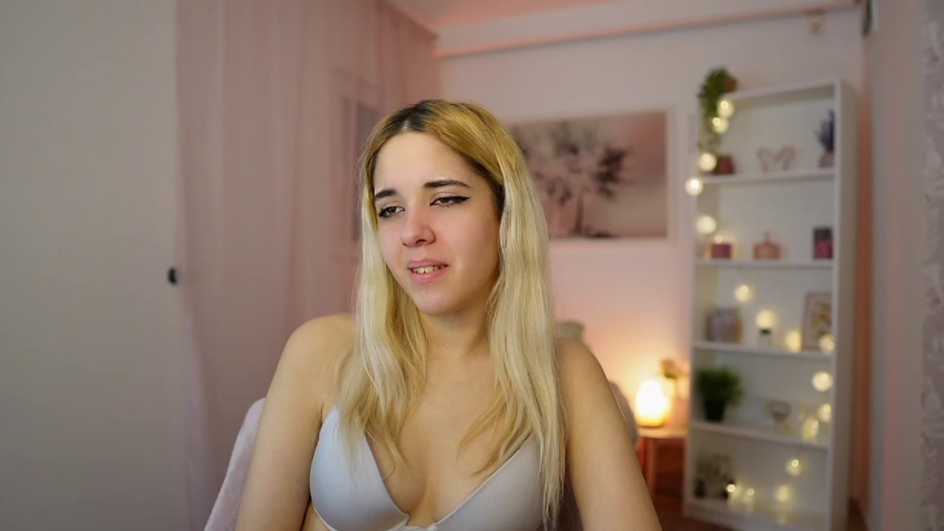 Gallery image thumbnail from Katie_Kush18's myfreecams stream on, 12/21/2023, 12:32 image 20 of 20