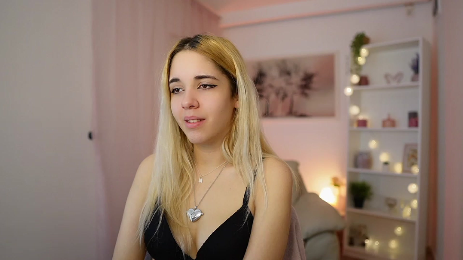 Gallery image thumbnail from Katie_Kush18's myfreecams stream on, 12/27/2023, 10:48 image 16 of 20