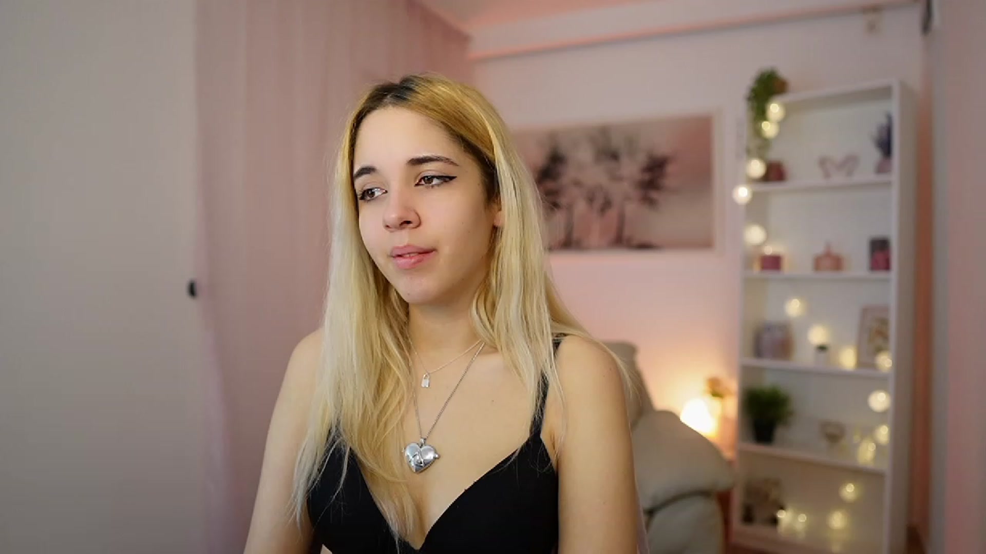 Gallery image thumbnail from Katie_Kush18's myfreecams stream on, 12/27/2023, 10:48 image 15 of 20
