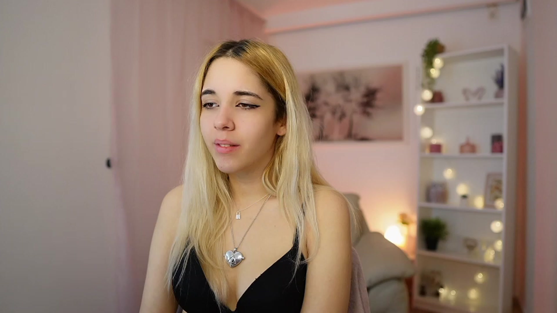 Gallery image thumbnail from Katie_Kush18's myfreecams stream on, 12/27/2023, 10:48 image 12 of 20