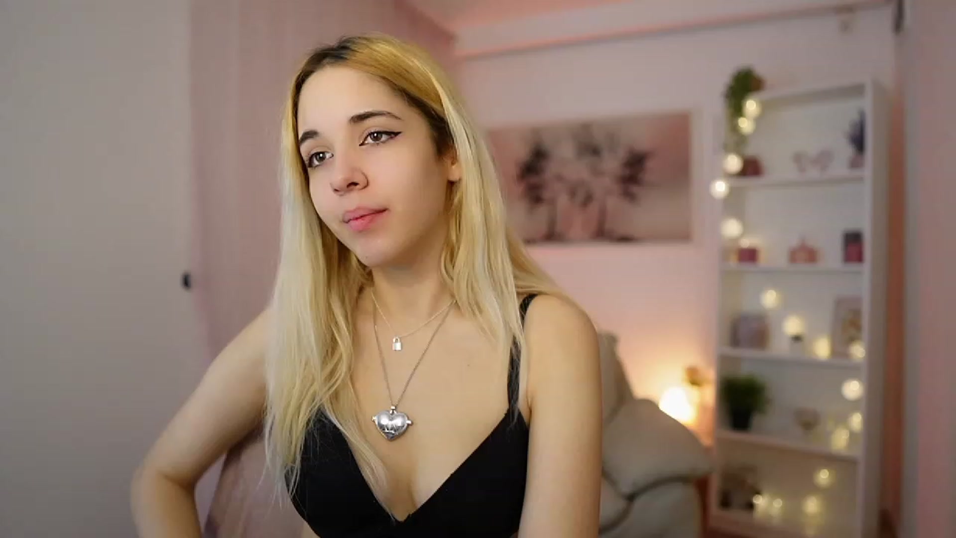 Gallery image thumbnail from Katie_Kush18's myfreecams stream on, 12/27/2023, 10:48 image 8 of 20