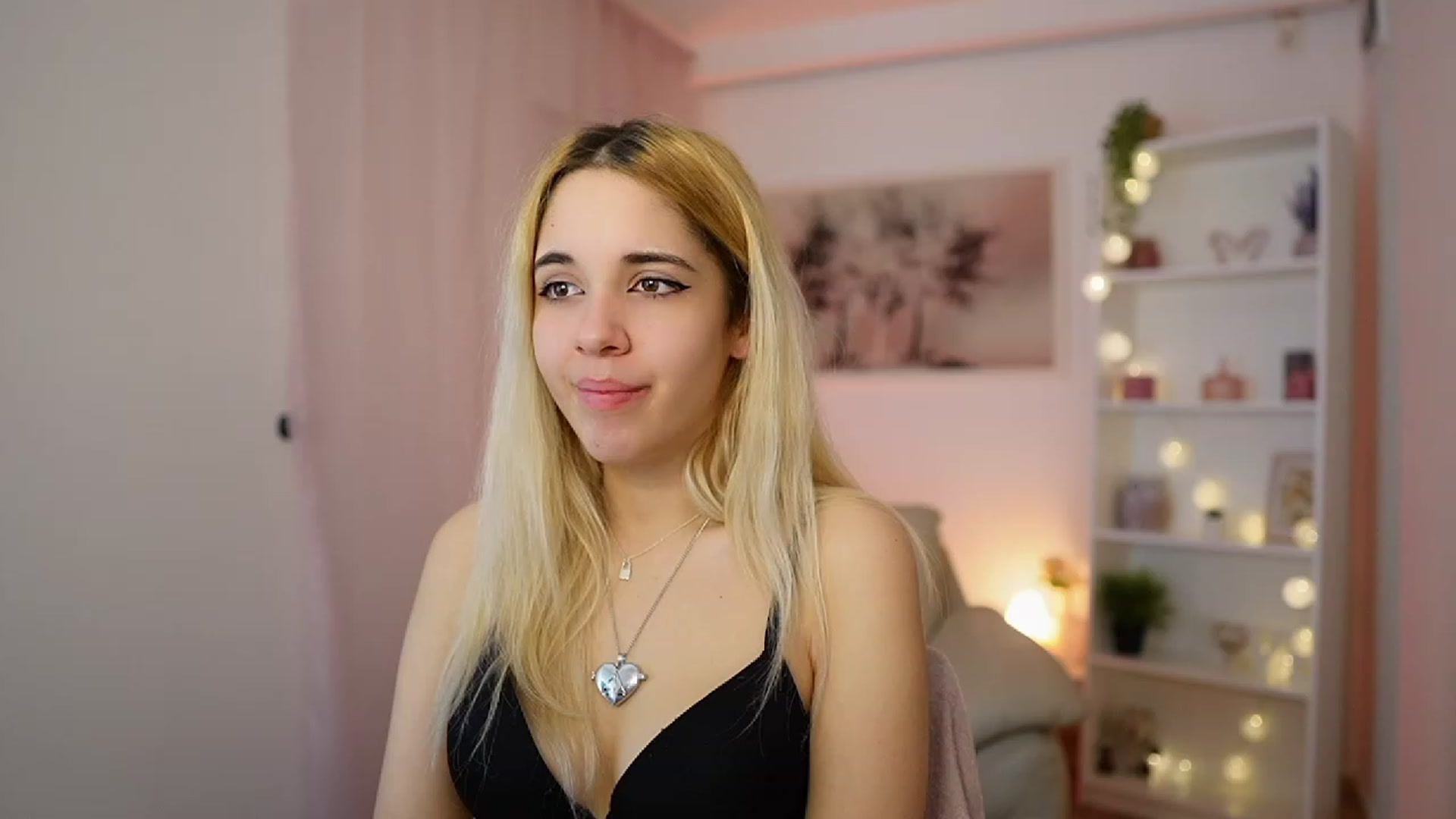 Gallery image thumbnail from Katie_Kush18's myfreecams stream on, 12/27/2023, 10:48 image 19 of 20
