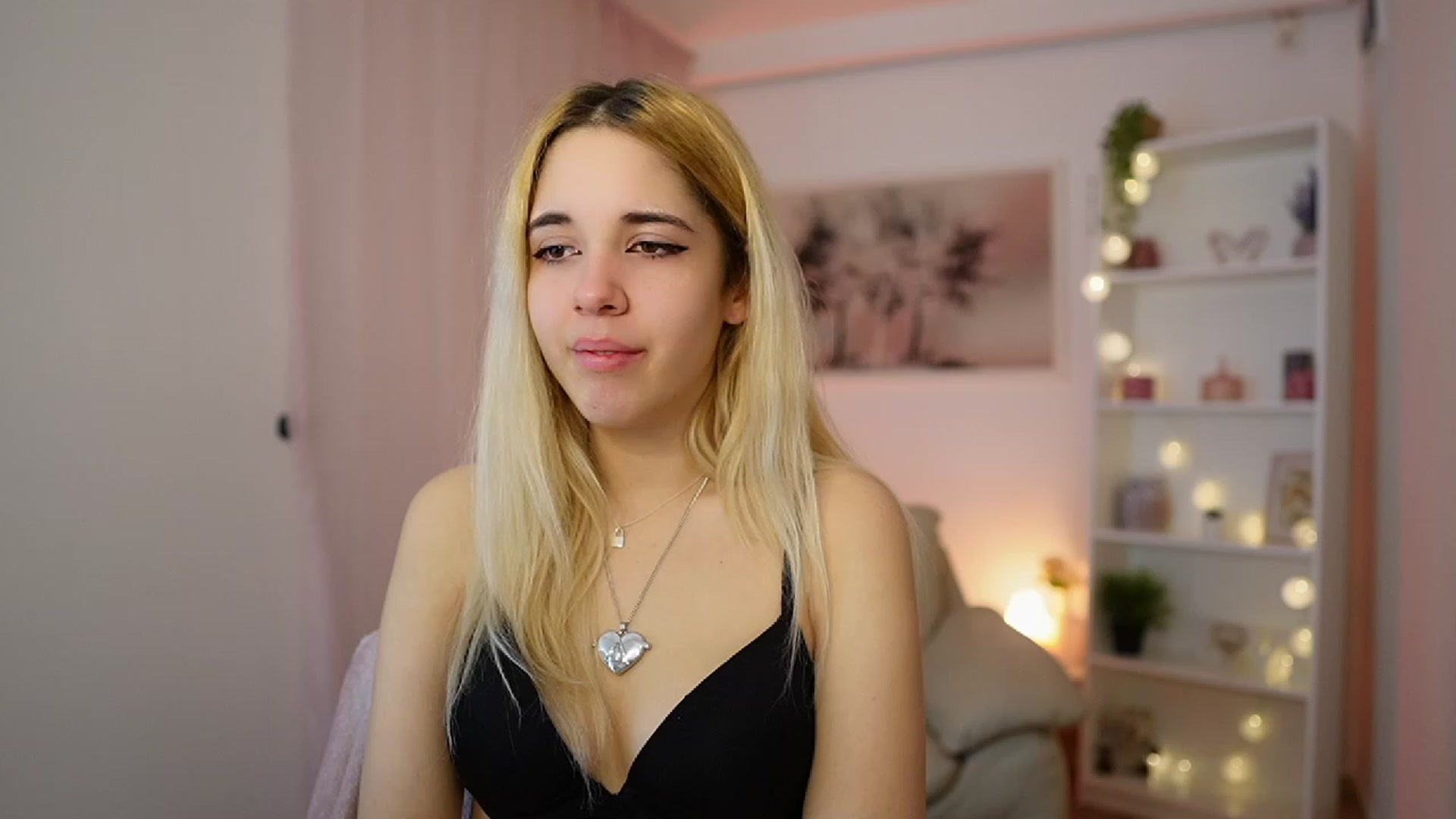 Gallery image thumbnail from Katie_Kush18's myfreecams stream on, 12/27/2023, 10:48 image 7 of 20