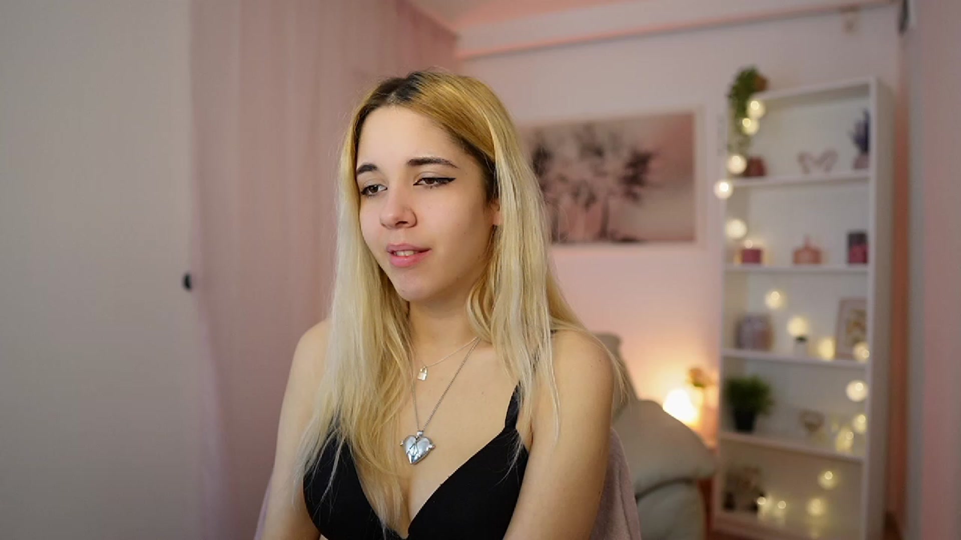 Gallery image thumbnail from Katie_Kush18's myfreecams stream on, 12/27/2023, 10:48 image 18 of 20