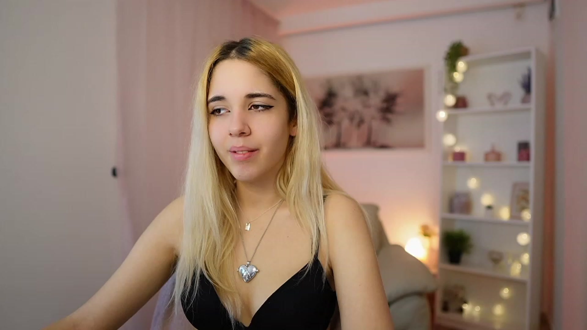 Gallery image thumbnail from Katie_Kush18's myfreecams stream on, 12/27/2023, 10:48 image 9 of 20