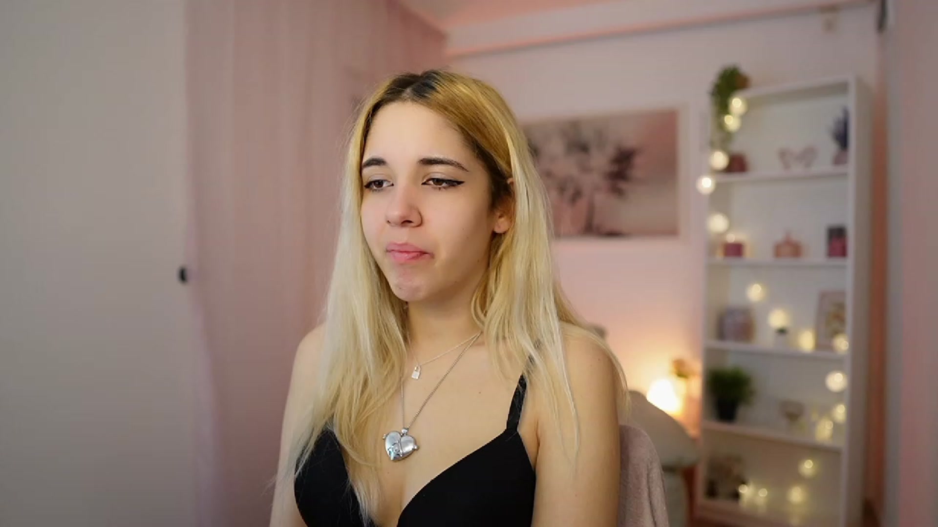 Gallery image thumbnail from Katie_Kush18's myfreecams stream on, 12/27/2023, 10:48 image 4 of 20